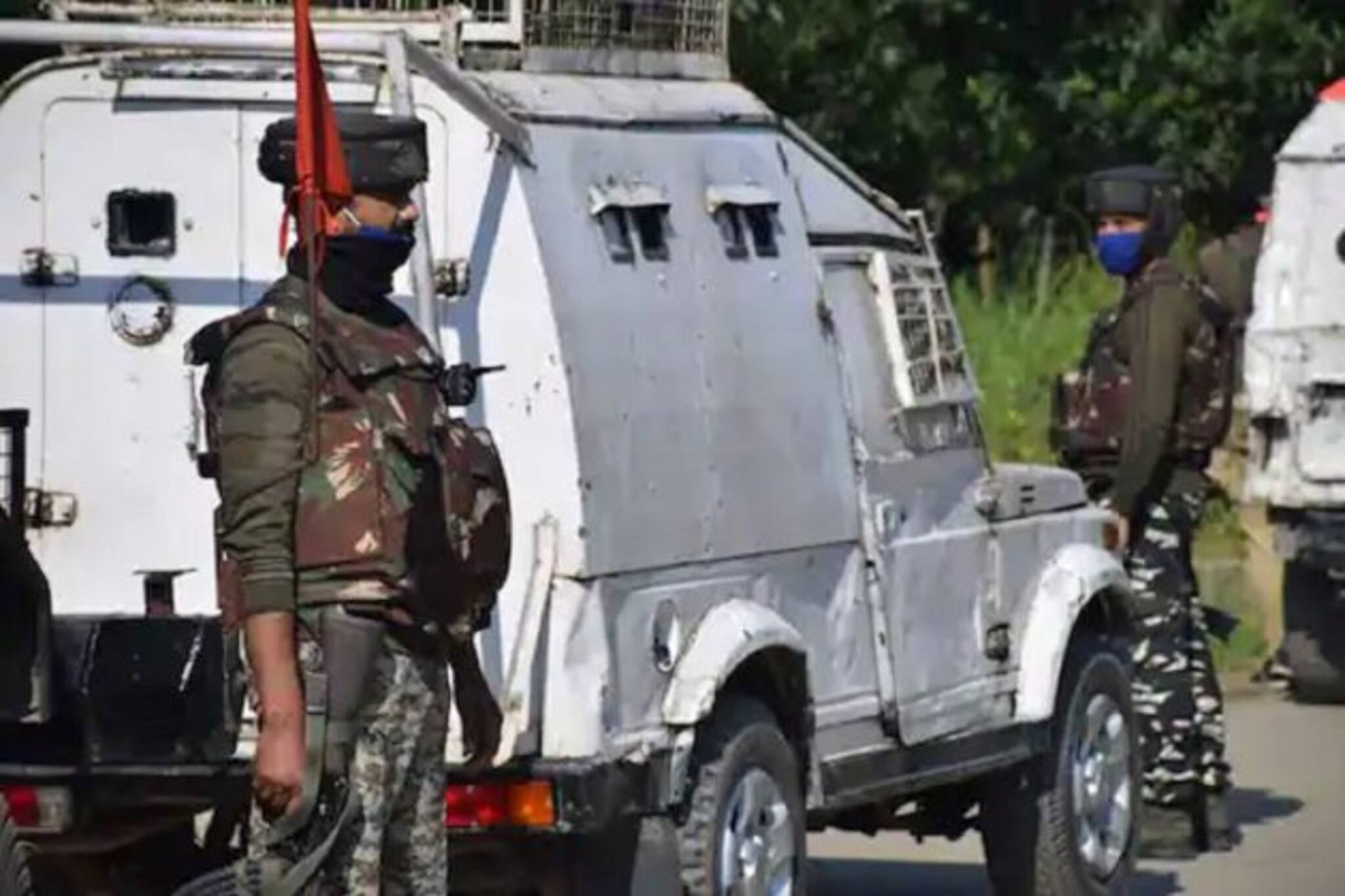 কাশ্মীরে খতম দুই লস্কর জঙ্গি!‌ সেনার কাছে আত্মসমর্পণ আরও এক জঙ্গির