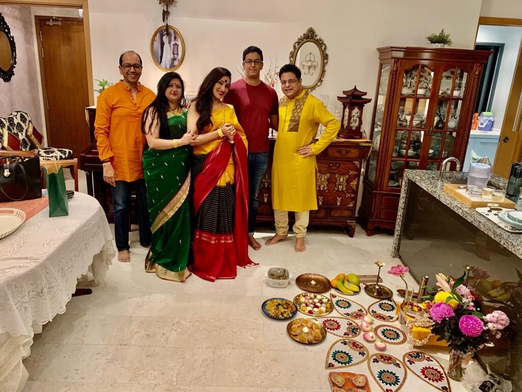 কলকাতার নানা স্মৃতি এই দিন ভিড় করে ঋতুর মনে। ঋতু জানান কলকাতার নানা স্মৃতি এই দিন ভিড় করে ঋতুর মনে। ঋতু জানান