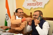 উপনির্বাচনেও এগিয়ে বিজেপি, ভোপালের রাজ্য বিজেপি অফিসের বাইরে আনন্দ উৎসব উপনির্বাচনেও এগিয়ে বিজেপি, ভোপালের রাজ্য বিজেপি অফিসের বাইরে আনন্দ উৎসব