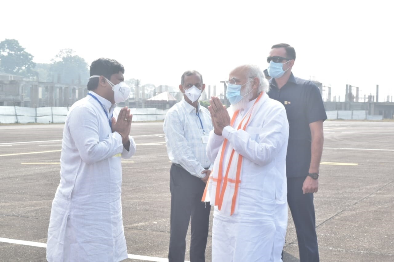 এছাড়াও সেখানে ছিলেন পর্যটনমন্ত্রী গৌতম দেব, দার্জিলিংয়ের জেলাশাসক, শিলিগুড়ির পুলিশ কমিশনার ৷ছবি ও তথ্য- পার্থপ্রতিম সরকার এছাড়াও সেখানে ছিলেন পর্যটনমন্ত্রী গৌতম দেব, দার্জিলিংয়ের জেলাশাসক, শিলিগুড়ির পুলিশ কমিশনার ৷ছবি ও তথ্য- পার্থপ্রতিম সরকার