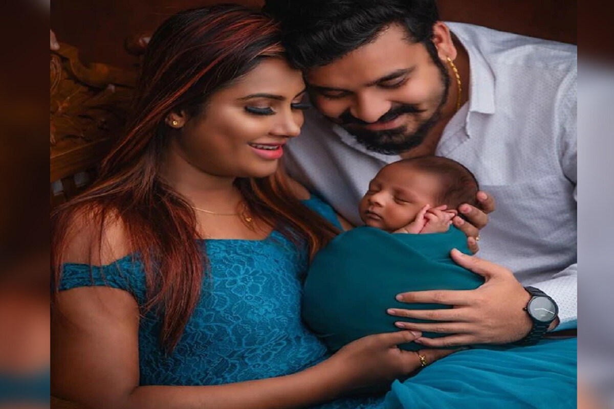 ময়না নন্দিনী তামিল ভাষায় একাধিক ধারাবাহিকে অভিনয় করেছেন ৷ যোগেশ্বরনকে বিয়ে করেছেন ৷ সংগৃহীত ছবি ৷ ময়না নন্দিনী তামিল ভাষায় একাধিক ধারাবাহিকে অভিনয় করেছেন ৷ যোগেশ্বরনকে বিয়ে করেছেন ৷ সংগৃহীত ছবি ৷