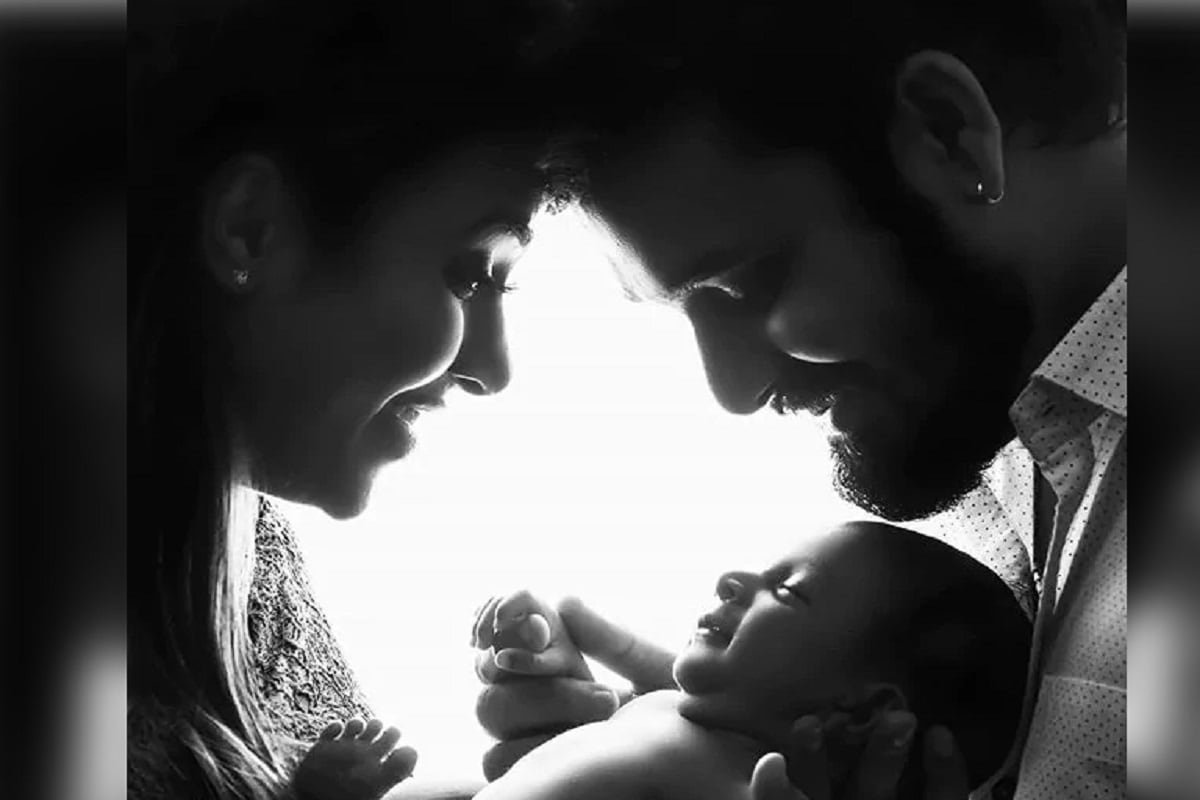 গত সেপ্টেম্বরে ছেলে হয়েছে ময়না নন্দিনী ও যোগেশ্বরন ৷ ছেলের প্রথম ছবি প্রকাশ্যে আনলেন বাবা-মা ৷ সংগৃহীত ছবি ৷ গত সেপ্টেম্বরে ছেলে হয়েছে ময়না নন্দিনী ও যোগেশ্বরন ৷ ছেলের প্রথম ছবি প্রকাশ্যে আনলেন বাবা-মা ৷ সংগৃহীত ছবি ৷