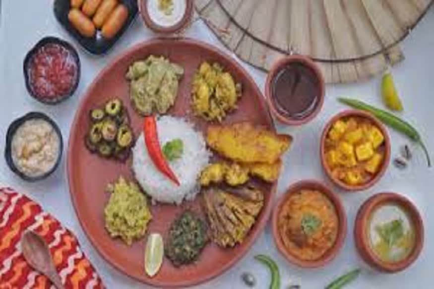 এরপর দুপুরের খাবারের পর রবীন্দ্রভবনে ফিরে ফের বৈঠক করার কথা রয়েছে শাহের ৷ পরেরদিন অর্থাৎ শুক্রবার কলকাতা ফিরে বেশ কিছু দলীয় কর্মসূচি রয়েছে শাহের ৷ তার ফাঁকে এখানকার মতুয়া পরিবারের সঙ্গে তাদের পাশে বসে শাহের মধ্যাহ্নভোজের পরিকল্পনা রেখেছে বিজেপি ৷ মতুয়া বাড়িতে মধ্যাহ্নভোজে থাকছে ভাত, রুটি, মুগ ডাল, ছোলার ডাল, বেগুন ভাজা, শুক্তো, চাটনি, গুড়ের পায়েস। এরপর দুপুরের খাবারের পর রবীন্দ্রভবনে ফিরে ফের বৈঠক করার কথা রয়েছে শাহের ৷ পরেরদিন অর্থাৎ শুক্রবার কলকাতা ফিরে বেশ কিছু দলীয় কর্মসূচি রয়েছে শাহের ৷ তার ফাঁকে এখানকার মতুয়া পরিবারের সঙ্গে তাদের পাশে বসে শাহের মধ্যাহ্নভোজের পরিকল্পনা রেখেছে বিজেপি ৷ মতুয়া বাড়িতে মধ্যাহ্নভোজে থাকছে ভাত, রুটি, মুগ ডাল, ছোলার ডাল, বেগুন ভাজা, শুক্তো, চাটনি, গুড়ের পায়েস।
