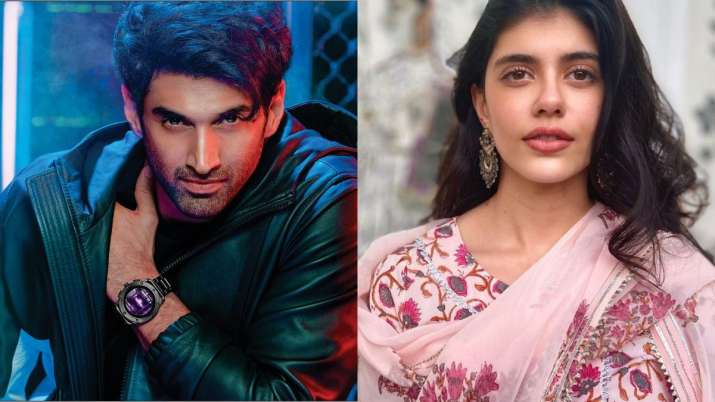 'ওম: দ্য ব্যাটল উইদিন'-এ নিজের চরিত্র নিয়ে বলতে গিয়ে সঞ্জনা জানান, প্রত্যেকটি ভারতীয় মেয়ে নিজেকে যেমন ভাবে দেখতে চান, ঠিক তেমনই একটা চরিত্রে দেখা মিলবে তাঁর। এরকম চরিত্র এর আগে হিন্দি সেনেমায় দেখা যায়নি। 'ওম: দ্য ব্যাটল উইদিন'-এ নিজের চরিত্র নিয়ে বলতে গিয়ে সঞ্জনা জানান, প্রত্যেকটি ভারতীয় মেয়ে নিজেকে যেমন ভাবে দেখতে চান, ঠিক তেমনই একটা চরিত্রে দেখা মিলবে তাঁর। এরকম চরিত্র এর আগে হিন্দি সেনেমায় দেখা যায়নি।