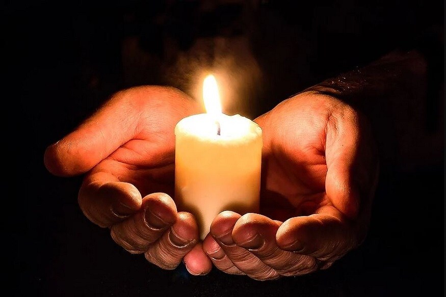 ঠাকুরের মূর্তি স্পর্শ না করা গেলেও এই সময় মনে মনে তাঁর নাম স্মরণ করা উচিত৷ তবে মনে মনে ইশ্বরকে স্মরণ করতে পারেন৷ ঠাকুরের মূর্তি স্পর্শ না করা গেলেও এই সময় মনে মনে তাঁর নাম স্মরণ করা উচিত৷ তবে মনে মনে ইশ্বরকে স্মরণ করতে পারেন৷