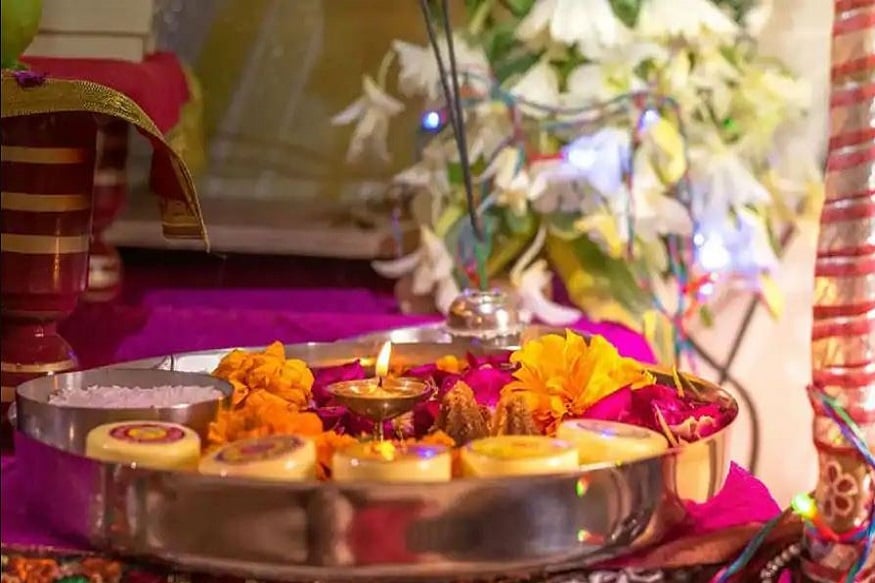 চন্দ্রগ্রহণ চলাকালীন ঠাকুরের মূর্তিকে স্পর্শ করা উচিত নয়৷ চন্দ্র গ্রহণের সময় অন্নগ্রহণ করা উচিত নয়৷ কথিত আছে গ্রহণের সময় আপনি যত অন্নের দানা গ্রহণ করেন নরকের তত গভীরে চলে যান৷ সেখানে তত নরক যাতনা ভোগ করতে হয়৷ চন্দ্রগ্রহণ চলাকালীন ঠাকুরের মূর্তিকে স্পর্শ করা উচিত নয়৷ চন্দ্র গ্রহণের সময় অন্নগ্রহণ করা উচিত নয়৷ কথিত আছে গ্রহণের সময় আপনি যত অন্নের দানা গ্রহণ করেন নরকের তত গভীরে চলে যান৷ সেখানে তত নরক যাতনা ভোগ করতে হয়৷