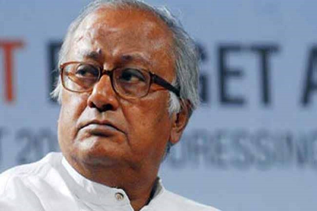 দিলীপ বাংলার কাশ্মীরের সঙ্গে তুলনা টানতেই বিতর্ক। তরজা উঠল তুঙ্গে। পাল্টা জবাব তৃণমূলের। সাংসদ সৌগত রায়ের কথায়, ‘দিলীপ ঘোষের কথার সঙ্গে কঙ্গনার কথার হুবহু মিল দেখছি। কঙ্গনা বলেছিল, মুম্বই পিওকে–র (পাক অকিউপায়েড কাশ্মীর) মতো হয়ে গিয়েছে। তাঁকে তখন সবাই বলেছিল মুম্বই ছেড়ে চলে যেতে। দিলীপের উচিত বাংলা ছেড়ে চলে যাওয়া ৷’ দিলীপ বাংলার কাশ্মীরের সঙ্গে তুলনা টানতেই বিতর্ক। তরজা উঠল তুঙ্গে। পাল্টা জবাব তৃণমূলের। সাংসদ সৌগত রায়ের কথায়, ‘দিলীপ ঘোষের কথার সঙ্গে কঙ্গনার কথার হুবহু মিল দেখছি। কঙ্গনা বলেছিল, মুম্বই পিওকে–র (পাক অকিউপায়েড কাশ্মীর) মতো হয়ে গিয়েছে। তাঁকে তখন সবাই বলেছিল মুম্বই ছেড়ে চলে যেতে। দিলীপের উচিত বাংলা ছেড়ে চলে যাওয়া ৷’