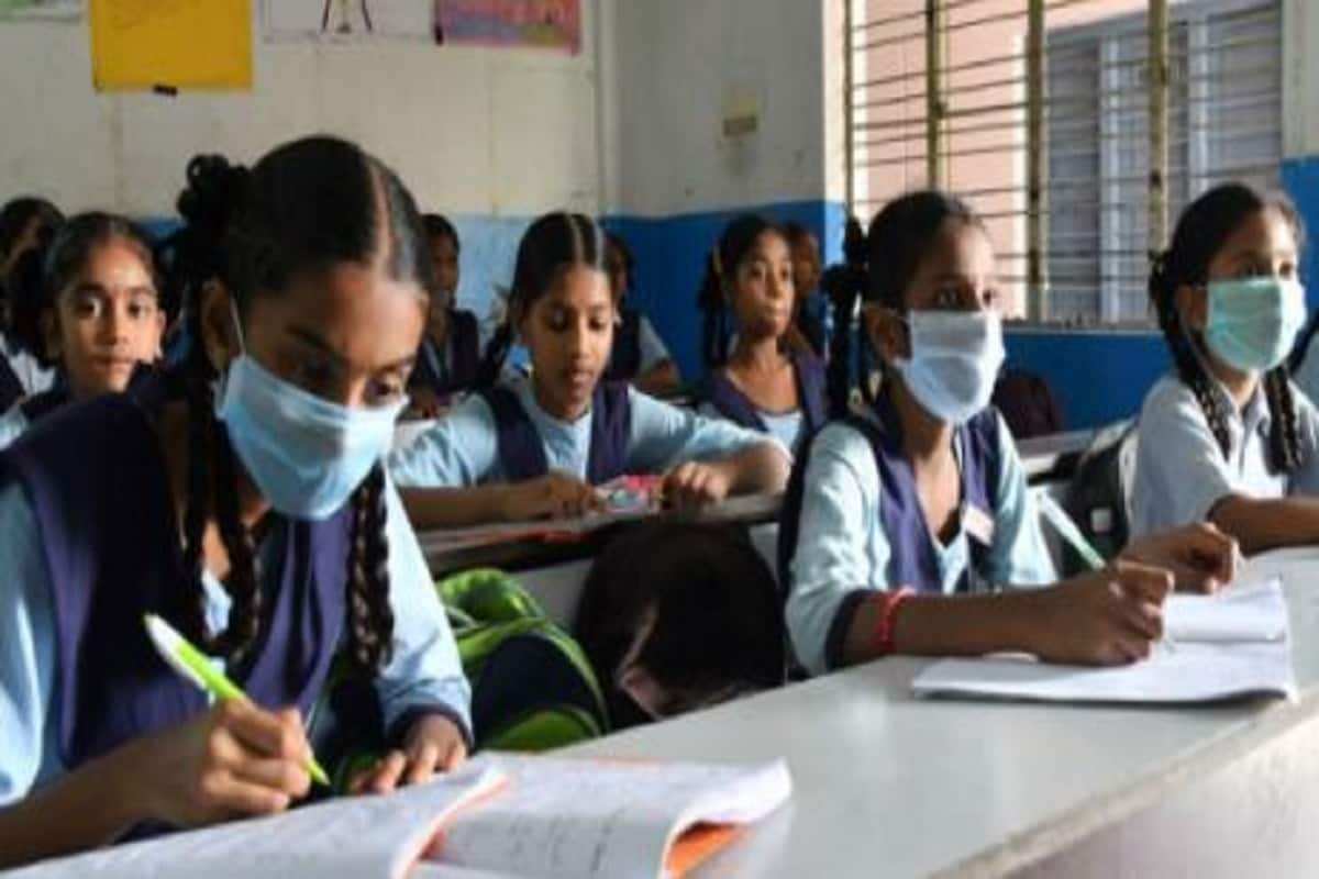 •করোনা নিয়ে যেন কোনও গুজব না ছড়ায় বা অযথা আতঙ্ক তৈরি না হয়, সে দিকেও খেয়াল রাখতে হবে। কারণ এগুলি পড়ুয়াদের পাশাপাশি তাদের পরিবারের জন্যও ক্ষতিকারক। •করোনা নিয়ে যেন কোনও গুজব না ছড়ায় বা অযথা আতঙ্ক তৈরি না হয়, সে দিকেও খেয়াল রাখতে হবে। কারণ এগুলি পড়ুয়াদের পাশাপাশি তাদের পরিবারের জন্যও ক্ষতিকারক।