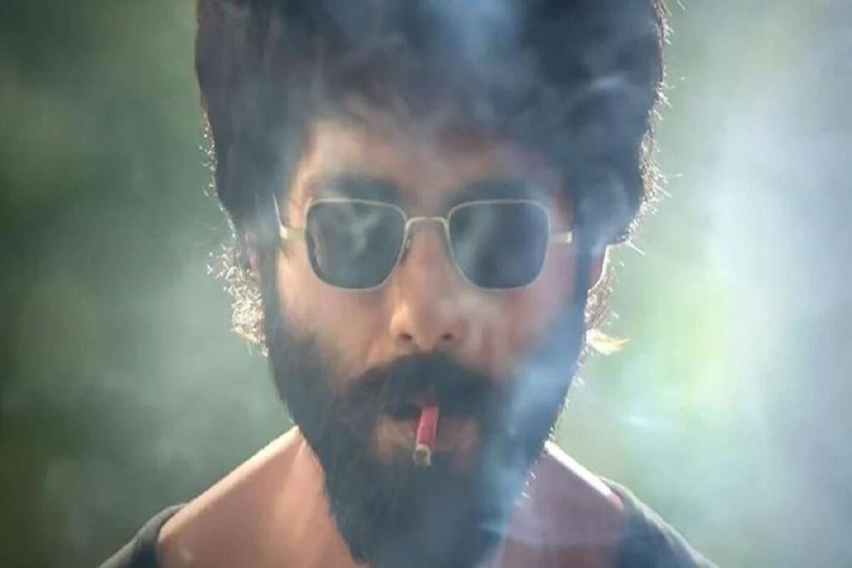 তবে এই টপ জুটির প্রেম মাত্র ছয় মাসের বেশি চলেনি৷ শাহিদের অভিযোগ সানিয়া একই সঙ্গে তেলেগু ছবির এক অভিনেতার সঙ্গে প্রেম চালাচ্ছিলেন৷ Photo- File তবে এই টপ জুটির প্রেম মাত্র ছয় মাসের বেশি চলেনি৷ শাহিদের অভিযোগ সানিয়া একই সঙ্গে তেলেগু ছবির এক অভিনেতার সঙ্গে প্রেম চালাচ্ছিলেন৷ Photo- File