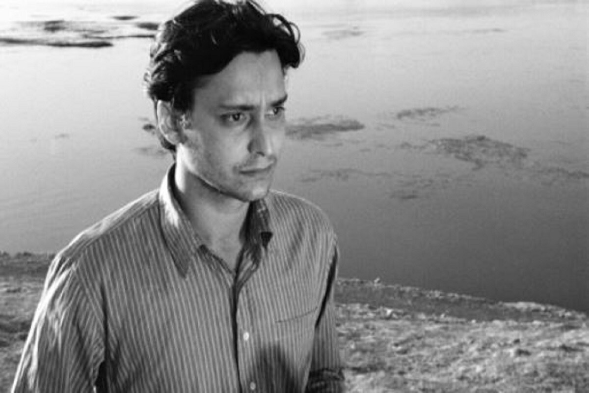 •১৯৫৯-এ সত্যজিতের অপুর সংসারে আত্মপ্রকাশ করেন অভিনেতা৷ তিনশোরও বেশি ছবিতে অভিনয় করেছেন বাংলা ছবি প্রবাদপ্রতিম শিল্পী৷ •১৯৫৯-এ সত্যজিতের অপুর সংসারে আত্মপ্রকাশ করেন অভিনেতা৷ তিনশোরও বেশি ছবিতে অভিনয় করেছেন বাংলা ছবি প্রবাদপ্রতিম শিল্পী৷