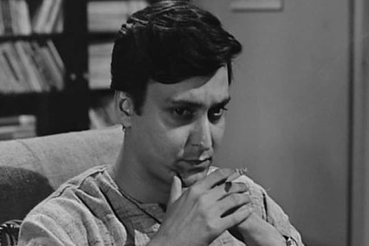 মহিষাদলের বাসিন্দারা জানাচ্ছেন, ১৯৭৬ সালে শ্যুটিং হওয়া সে সময়ের হিট সিনেমা 'দত্তা'-তে অভিনয় করতে এসেই মহিষাদল এলাকার বিখ্যাত ফলের কথা জানতে পেরেই শাঁকালু খাওয়ার ইচ্ছে প্রকাশ করেছিলেন তিনি। চাষfরা নিজেদের বাগান থেকে শাঁকআলু এনে খাওয়ান তাঁকে। Info-Sujit Bhowmik মহিষাদলের বাসিন্দারা জানাচ্ছেন, ১৯৭৬ সালে শ্যুটিং হওয়া সে সময়ের হিট সিনেমা 'দত্তা'-তে অভিনয় করতে এসেই মহিষাদল এলাকার বিখ্যাত ফলের কথা জানতে পেরেই শাঁকালু খাওয়ার ইচ্ছে প্রকাশ করেছিলেন তিনি। চাষfরা নিজেদের বাগান থেকে শাঁকআলু এনে খাওয়ান তাঁকে। Info-Sujit Bhowmik