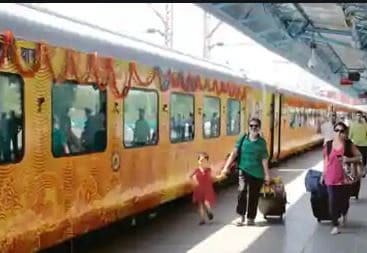 তবে সম্প্রতি দেখা গিয়েছে, যাত্রী সংখ্যা ক্রমশ কমেই চলেছে ৷ করোনা আবহে, যেহেতু সাধারণের যাত্রায় ভাটা পড়েছে ৷ সেই কারণেই অনির্দিষ্টকালের জন্য বন্ধ রাখা হলো তেজস ৷ তবে সম্প্রতি দেখা গিয়েছে, যাত্রী সংখ্যা ক্রমশ কমেই চলেছে ৷ করোনা আবহে, যেহেতু সাধারণের যাত্রায় ভাটা পড়েছে ৷ সেই কারণেই অনির্দিষ্টকালের জন্য বন্ধ রাখা হলো তেজস ৷
