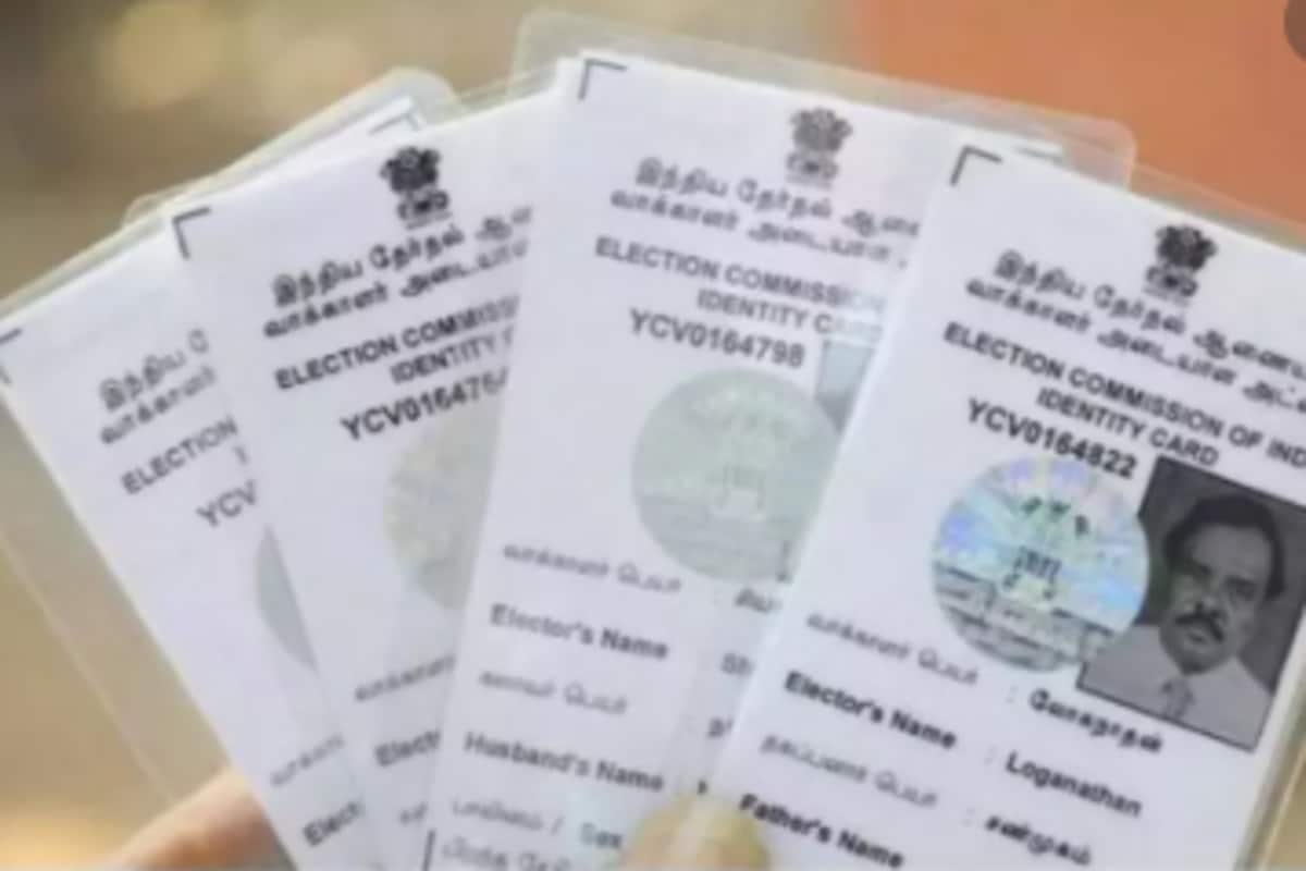 সোমবার কমিশনের সঙ্গে সর্বদল বৈঠকে মুখ্য নির্বাচনী আধিকারিকের কাছে ত্রুটিমুক্ত ভোটার তালিকা তৈরির দাবি জানায় সব রাজনৈতিক দলের। সোমবার কমিশনের সঙ্গে সর্বদল বৈঠকে মুখ্য নির্বাচনী আধিকারিকের কাছে ত্রুটিমুক্ত ভোটার তালিকা তৈরির দাবি জানায় সব রাজনৈতিক দলের।