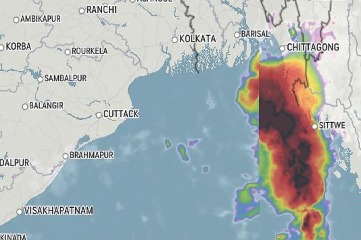 ভারত থেকে মৌসুমী বায়ু বিদায় নিয়েছে৷ তাও বিভিন্ন রাজ্যে এখনও আবহাওয়ায় পরিবর্তন হচ্ছে৷ IMD সতর্কবার্তা জারি করেছে ৷ বেশ কয়েকটি রাজ্যে আজ ও আগামী কাল ভারি বৃষ্টির পূর্বাভাস জারি করেছে৷ Photo Courtesy- Accuweather ভারত থেকে মৌসুমী বায়ু বিদায় নিয়েছে৷ তাও বিভিন্ন রাজ্যে এখনও আবহাওয়ায় পরিবর্তন হচ্ছে৷ IMD সতর্কবার্তা জারি করেছে ৷ বেশ কয়েকটি রাজ্যে আজ ও আগামী কাল ভারি বৃষ্টির পূর্বাভাস জারি করেছে৷ Photo Courtesy- Accuweather