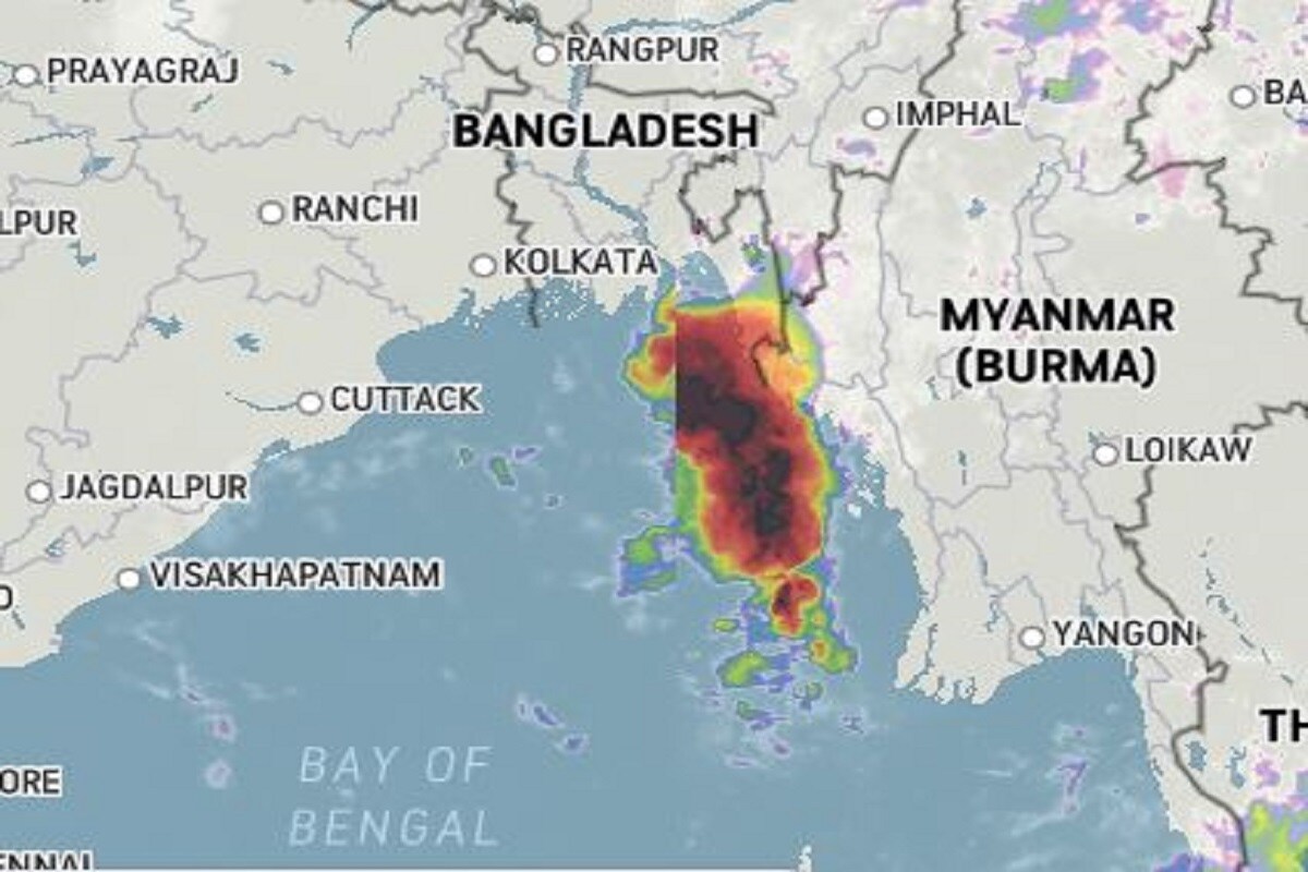 অসম আর মেঘালয় , নাগাল্যান্ড, মণিপুর, মিজোরাম ও ত্রিপুরায় প্রবল বৃষ্টির পূর্বাভাস জারি করেছে দিল্লির মৌসম বিভাগ৷ প্রবল বৃষ্টিক সঙ্গে সঙ্গে প্রবল হাওয়া ও আঁধিরও সম্ভবনা রয়েছে৷ বঙ্গোপসাগরের পূর্ব ও উত্তরপূর্ব খাঁড়িতে ৪০-৫০ কিলোমিটার প্রতি ঘণ্টা গতিতে হাওয়া বয়ে যাওয়ার সম্ভবনা রয়েছে৷ Photo Courtesy- Accuweather অসম আর মেঘালয় , নাগাল্যান্ড, মণিপুর, মিজোরাম ও ত্রিপুরায় প্রবল বৃষ্টির পূর্বাভাস জারি করেছে দিল্লির মৌসম বিভাগ৷ প্রবল বৃষ্টিক সঙ্গে সঙ্গে প্রবল হাওয়া ও আঁধিরও সম্ভবনা রয়েছে৷ বঙ্গোপসাগরের পূর্ব ও উত্তরপূর্ব খাঁড়িতে ৪০-৫০ কিলোমিটার প্রতি ঘণ্টা গতিতে হাওয়া বয়ে যাওয়ার সম্ভবনা রয়েছে৷ Photo Courtesy- Accuweather