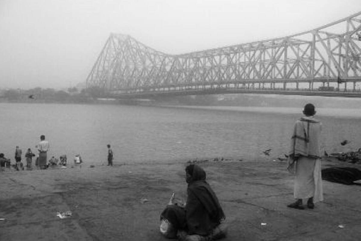 বুধবার সর্বনিম্ন তাপমাত্রা ছিল ২২ ডিগ্রি সেলসিয়াস। পারদ সামান্য নামলেও এখনই জাঁকিয়ে শীত নয় বলে জানাচ্ছেন আবহাওয়াবিদরা। আপাতত চার পাঁচ দিন কুড়ি ডিগ্রির আশেপাশেই তাপমাত্রা ঘোরাফেরা করবে বলে জানানো হয়েছে। Info-Biswajit Saha বুধবার সর্বনিম্ন তাপমাত্রা ছিল ২২ ডিগ্রি সেলসিয়াস। পারদ সামান্য নামলেও এখনই জাঁকিয়ে শীত নয় বলে জানাচ্ছেন আবহাওয়াবিদরা। আপাতত চার পাঁচ দিন কুড়ি ডিগ্রির আশেপাশেই তাপমাত্রা ঘোরাফেরা করবে বলে জানানো হয়েছে। Info-Biswajit Saha