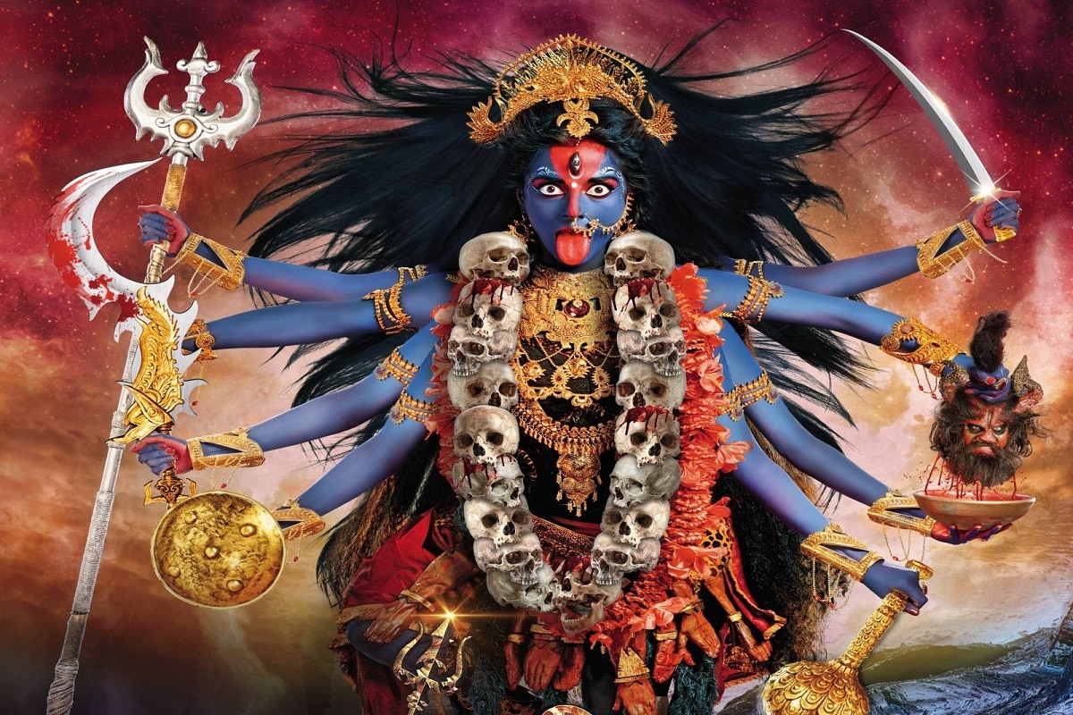 • আজ কালীপুজো ৷ সন্ধের পর লাগছে দীপান্বিতা অমাবস্যা ৷ চলবে সারা রাত ৷ অনেকেই বছরের এই একটা দিন উপোস করে সারা রাতে জেগে পুজোয় অংশ নেন ৷ দিনে কিছু না খেয়ে থাকা, তার ওপর রাত জাগা, বদহজমের সমস্যায় ভুগতে পারেন ৷ আবার ভোর ৪টে থেকে ৫টা সবচেয়ে বেশি ঘুম পায় ৷ এই সময় জেগে থাকাটাও কষ্টকর ৷ জেনে নিন কিছু টিপস যে গুলো মেনে চললে অসুস্থ হয়ে পড়বেন না সহজে ৷ • আজ কালীপুজো ৷ সন্ধের পর লাগছে দীপান্বিতা অমাবস্যা ৷ চলবে সারা রাত ৷ অনেকেই বছরের এই একটা দিন উপোস করে সারা রাতে জেগে পুজোয় অংশ নেন ৷ দিনে কিছু না খেয়ে থাকা, তার ওপর রাত জাগা, বদহজমের সমস্যায় ভুগতে পারেন ৷ আবার ভোর ৪টে থেকে ৫টা সবচেয়ে বেশি ঘুম পায় ৷ এই সময় জেগে থাকাটাও কষ্টকর ৷ জেনে নিন কিছু টিপস যে গুলো মেনে চললে অসুস্থ হয়ে পড়বেন না সহজে ৷