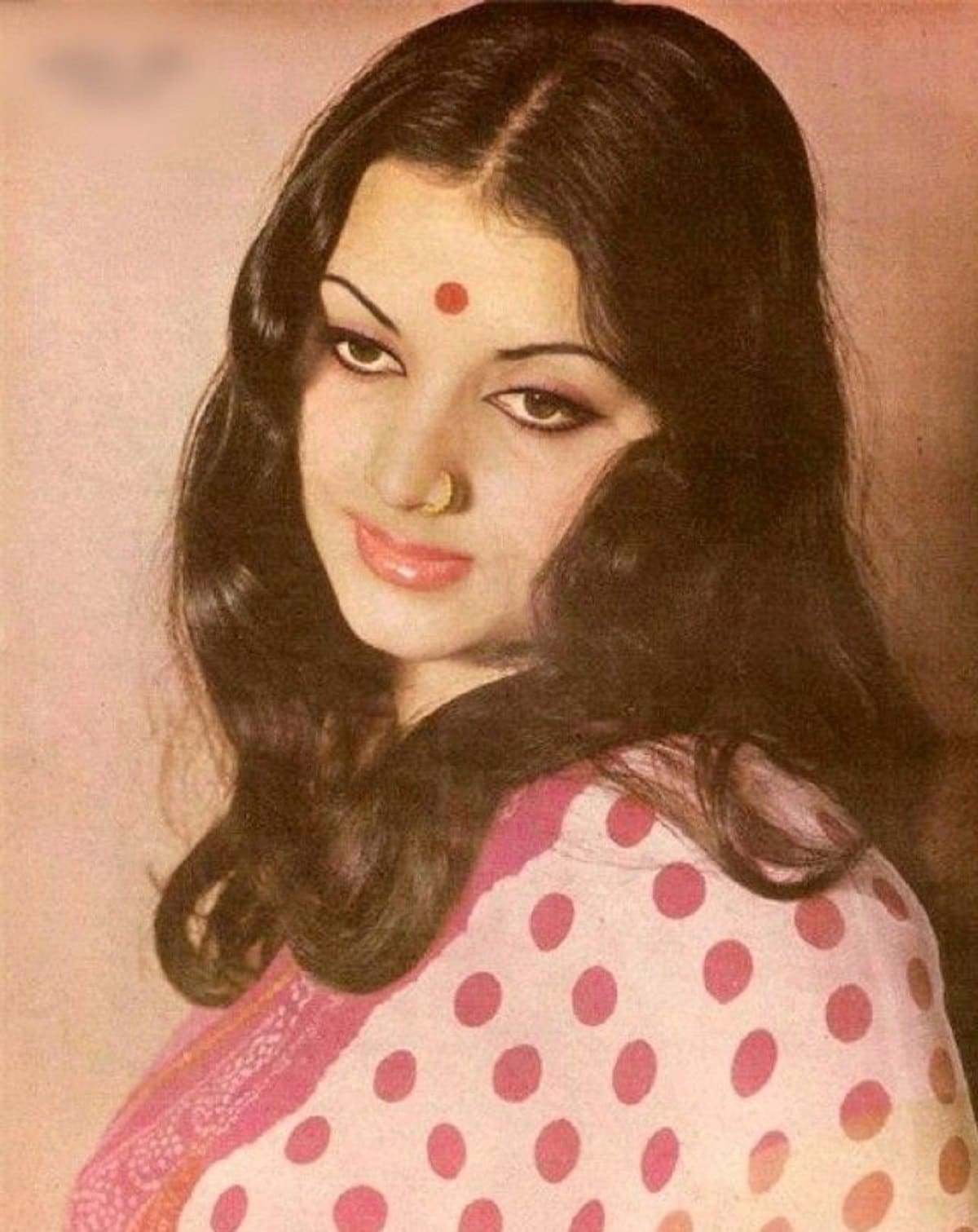 মিঠুন বিয়ে করেছেন যোগিতা বালিকে। কিন্তু তার আগেও মিঠুনের একটি বিয়ে ছিল। তবে সে সম্পর্ক মাত্র চার মাস স্থায়ী হয়েছিল। photo source collected মিঠুন বিয়ে করেছেন যোগিতা বালিকে। কিন্তু তার আগেও মিঠুনের একটি বিয়ে ছিল। তবে সে সম্পর্ক মাত্র চার মাস স্থায়ী হয়েছিল। photo source collected