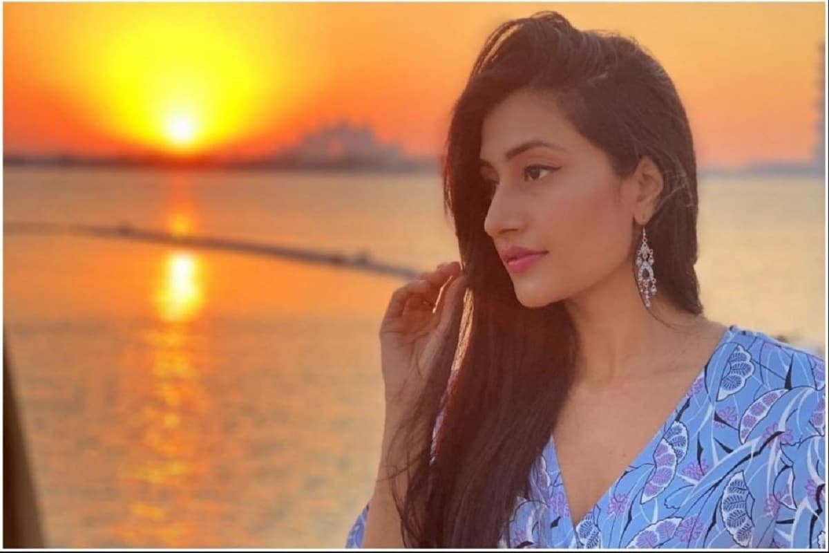 আইপিএল চলাকালীন আরসিবি ম্যাচে যেমন বিরাটের স্ত্রী অনুষ্কা শর্মা দলেক চিয়ার করতেন সেই সঙ্গে চিয়ার করতেন যুজবেন্দ্র চাহালের হবু স্ত্রী ধনশ্রীও৷ (Yuzvendra Chahal/Instagram) আইপিএল চলাকালীন আরসিবি ম্যাচে যেমন বিরাটের স্ত্রী অনুষ্কা শর্মা দলেক চিয়ার করতেন সেই সঙ্গে চিয়ার করতেন যুজবেন্দ্র চাহালের হবু স্ত্রী ধনশ্রীও৷ (Yuzvendra Chahal/Instagram)
