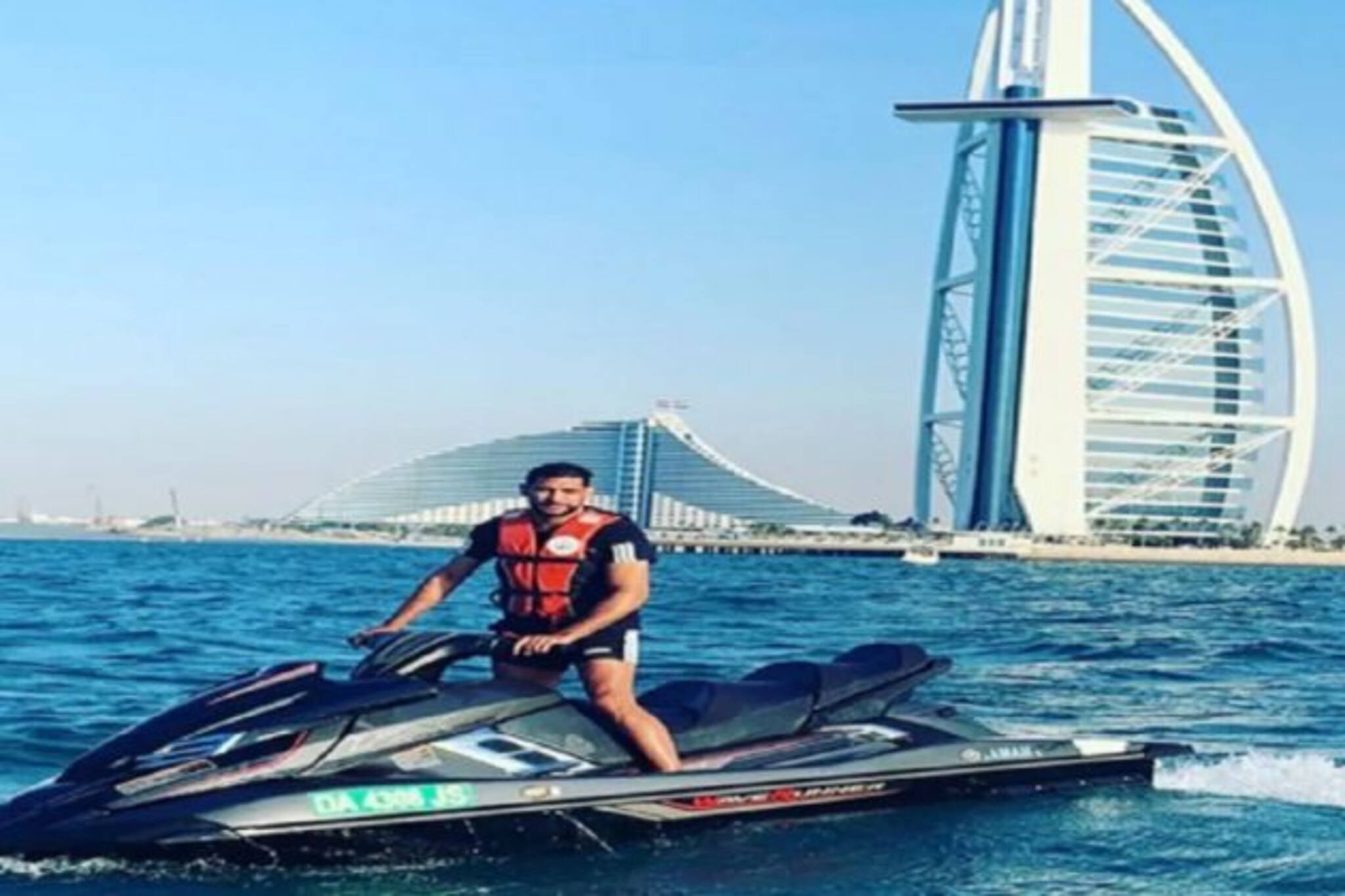 দুবাইয়ে বিশাল বাড়ির পরে আড়াই কোটি টাকার গাড়ি কিনবেন আমির খান!