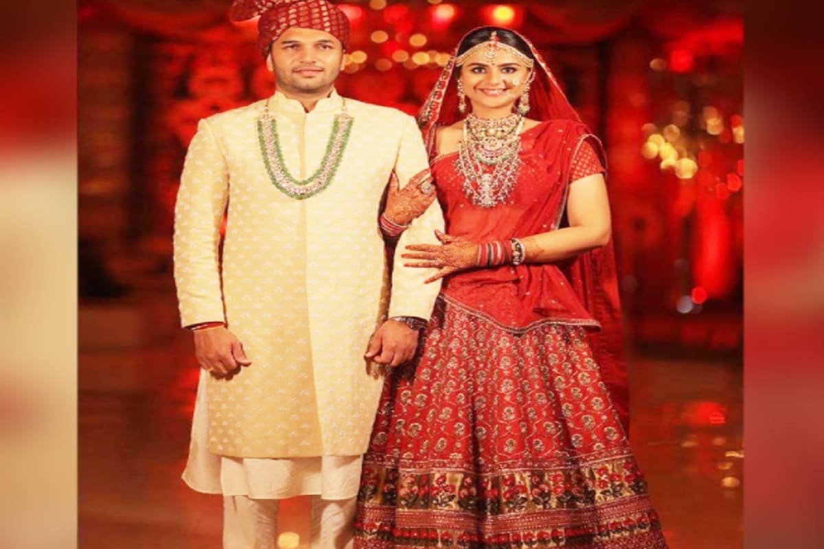 'দিয়া অউর বাতি হাম' ধারাবাহিকের আরজু রাঠি অর্থাৎ প্রাচী তেহলানও নতুন বিয়ে করেছেন ৷ দিল্লির ব্যবসায়ী রোহিত সরোহার সঙ্গে সাত পাকে বাঁধা পড়েছেন ৷ প্রাচী জীবনে প্রথমবার করবা চৌথের ব্রত পালন করেছেন ৷ Instagram @prachitehlan. 'দিয়া অউর বাতি হাম' ধারাবাহিকের আরজু রাঠি অর্থাৎ প্রাচী তেহলানও নতুন বিয়ে করেছেন ৷ দিল্লির ব্যবসায়ী রোহিত সরোহার সঙ্গে সাত পাকে বাঁধা পড়েছেন ৷ প্রাচী জীবনে প্রথমবার করবা চৌথের ব্রত পালন করেছেন ৷ Instagram @prachitehlan.