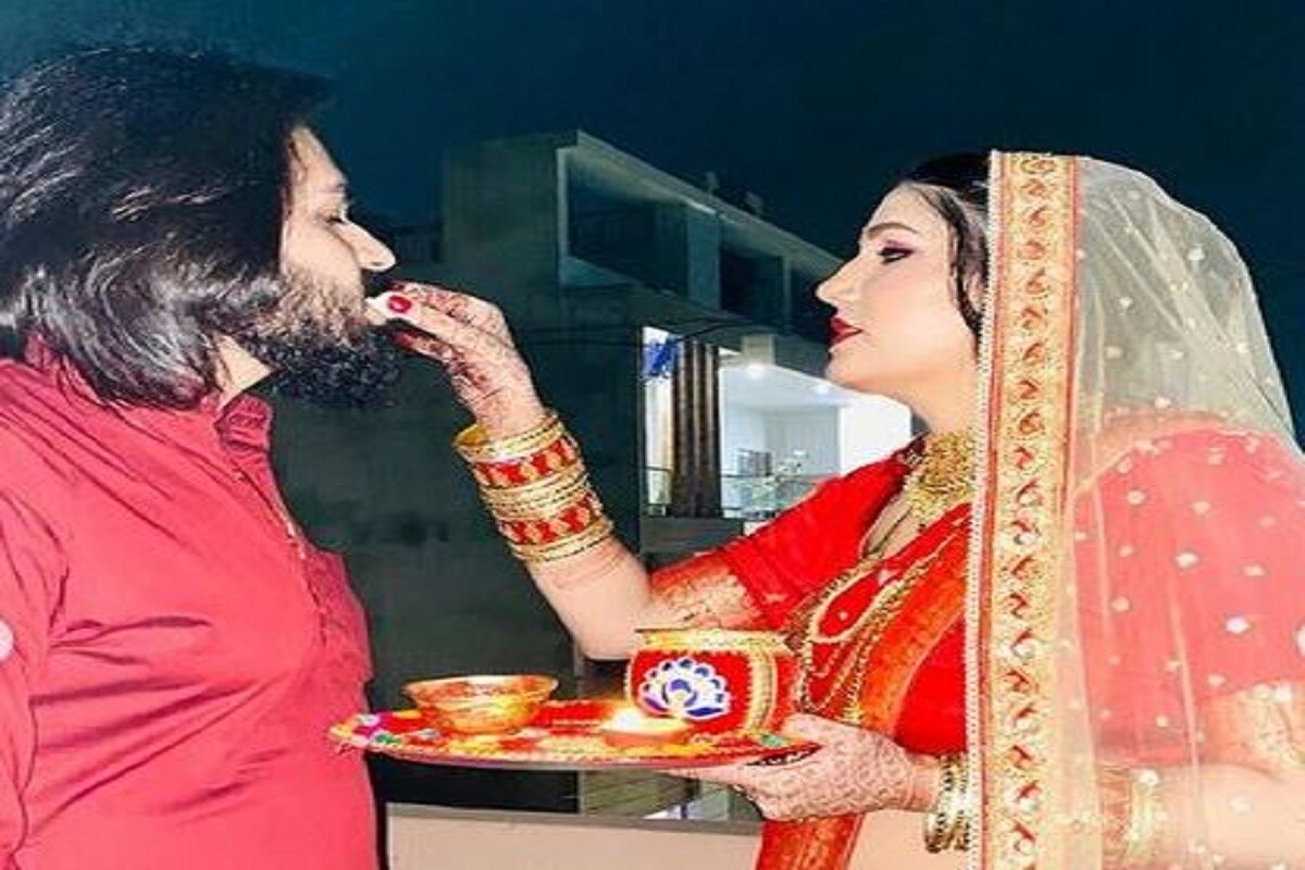 অক্টোবরেই মা হয়েছেন গায়িকা স্বপ্না চৌধুরী ৷ এমনকী, কাউকে না জানিয়ে গোপনে বিয়েও করেছিলেন তিনি ৷ বাচ্চা জন্ম দেওয়ার পর এই প্রথম সোশ্যাল মিডিয়ায় ছবি পোস্ট করলেন স্বপ্না৷ অক্টোবরেই মা হয়েছেন গায়িকা স্বপ্না চৌধুরী ৷ এমনকী, কাউকে না জানিয়ে গোপনে বিয়েও করেছিলেন তিনি ৷ বাচ্চা জন্ম দেওয়ার পর এই প্রথম সোশ্যাল মিডিয়ায় ছবি পোস্ট করলেন স্বপ্না৷