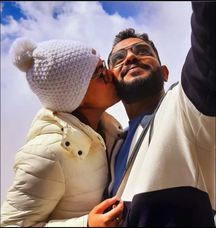 যেদিকে চোখ যায় শুধু মেঘের হাতছানি... নীল আকাশের কোলে অফুরন্ত ভালবাসা... ভালবাসার মানুষটার সঙ্গে ছুটি কাটাচ্ছেন জনপ্রিয় গায়িকা ইমন চক্রবর্তী। যেদিকে চোখ যায় শুধু মেঘের হাতছানি... নীল আকাশের কোলে অফুরন্ত ভালবাসা... ভালবাসার মানুষটার সঙ্গে ছুটি কাটাচ্ছেন জনপ্রিয় গায়িকা ইমন চক্রবর্তী।