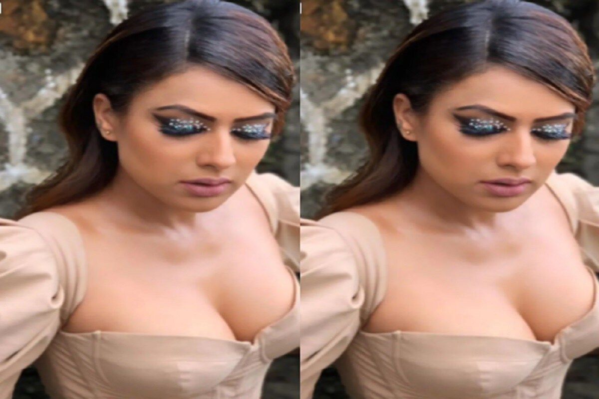 টিভিতে বোনের চরিত্রে অভিনয় করেছেন আগেই ৷ সহকর্মী ক্রিস্টল ডি'সুজা এই ছবিতে লিখেছেন ৷ 'আমার মনে পড়ে আজ থেকে ১০ বছর আগে ছবিটি তুলেছিলাম আমি ৷' কালো পোশাকে বাজার গরম করেছিলেন তিনি ৷ @niasharma90/Instagram. টিভিতে বোনের চরিত্রে অভিনয় করেছেন আগেই ৷ সহকর্মী ক্রিস্টল ডি'সুজা এই ছবিতে লিখেছেন ৷ 'আমার মনে পড়ে আজ থেকে ১০ বছর আগে ছবিটি তুলেছিলাম আমি ৷' কালো পোশাকে বাজার গরম করেছিলেন তিনি ৷ @niasharma90/Instagram.