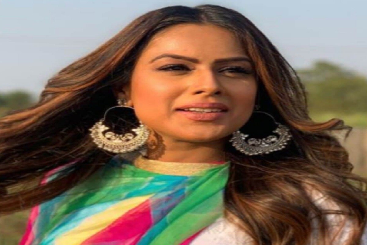 ছবিতে নিয়ে একটি ক্ষেতে পোজ দিয়েছেন ৷ ছবিতে নিয়া শর্মার দেখতে প্রায় হামটি শর্মাকী দুলহনিয়াতে আলিয়া ভাট অভিনীত চরিত্রের মেকআপের মত লেগেছে ৷ instagram/@niasharma90. ছবিতে নিয়ে একটি ক্ষেতে পোজ দিয়েছেন ৷ ছবিতে নিয়া শর্মার দেখতে প্রায় হামটি শর্মাকী দুলহনিয়াতে আলিয়া ভাট অভিনীত চরিত্রের মেকআপের মত লেগেছে ৷ instagram/@niasharma90.