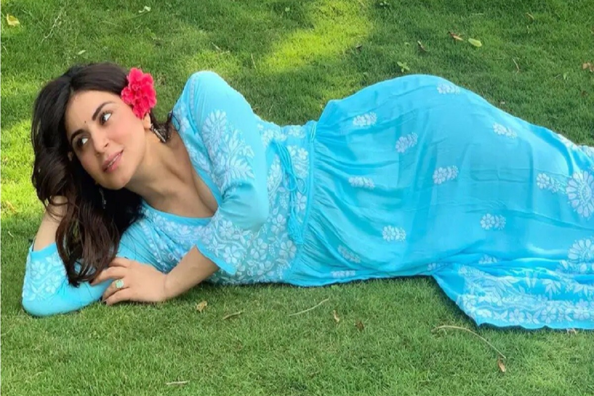 শ্রদ্ধা তাঁর ছবির ক্যাপশনে লিখেছেন ছবিটি তাঁর সহকর্মী অঞ্জুম ফকির তুলেছেন ৷ এরআগেও শ্রদ্ধা তাঁর অনস্ক্রিন বোনের সঙ্গে বহু ছবি শেয়ার করেছেন ৷ @sarya12/Instagram. শ্রদ্ধা তাঁর ছবির ক্যাপশনে লিখেছেন ছবিটি তাঁর সহকর্মী অঞ্জুম ফকির তুলেছেন ৷ এরআগেও শ্রদ্ধা তাঁর অনস্ক্রিন বোনের সঙ্গে বহু ছবি শেয়ার করেছেন ৷ @sarya12/Instagram.