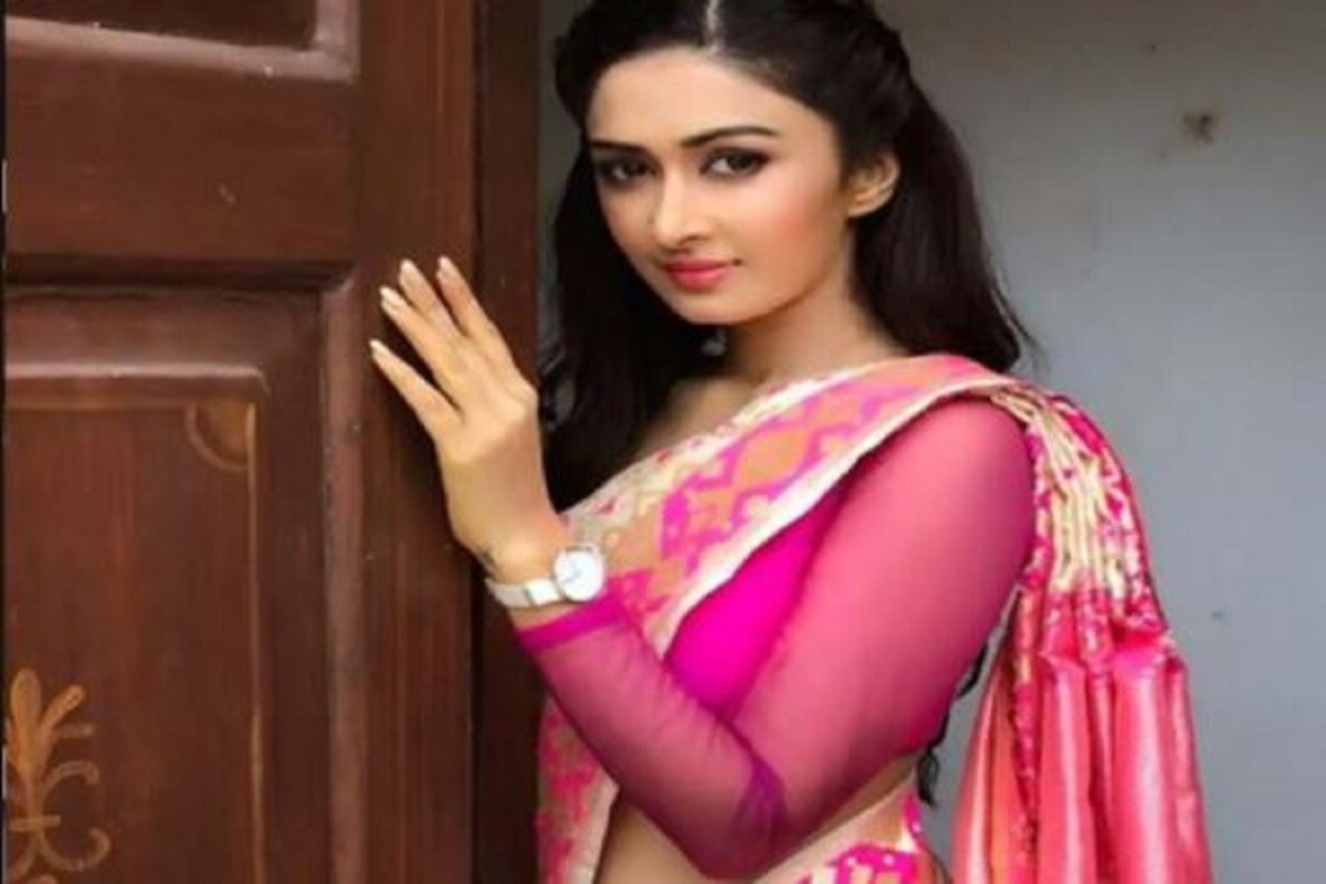 •ফারনাজ শেঠিটিভি অভিনেত্রী ফারনাজ শেঠিও করবা চৌথের উপবাস পালন করেন। ফারনাজ বালিকা ওধু, এক বীর কি আরদাস… বীরা, ওয়ারিস, সিদ্ধি বিনায়ক এবং কাহন হম কুন তুমের মতো ধারাবাহিকে কাজ করেছেন। ২০১৭ সালে, ফারনাজ তাঁর অভিনীত সিরিয়াল ওয়ারিশে তাঁর সহশিল্পী নীল মোতওয়ানির সঙ্গে ডেটিং শুরু করেছিলেন এবং সেই বছর তাঁরা দুজনেই একে অপরের জন্য উপোস রেখেছিলেন। তবে, ২০১৭ সালে, তাঁদের দুজনেরও ব্রেকআপ হয়েছিল। •ফারনাজ শেঠিটিভি অভিনেত্রী ফারনাজ শেঠিও করবা চৌথের উপবাস পালন করেন। ফারনাজ বালিকা ওধু, এক বীর কি আরদাস… বীরা, ওয়ারিস, সিদ্ধি বিনায়ক এবং কাহন হম কুন তুমের মতো ধারাবাহিকে কাজ করেছেন। ২০১৭ সালে, ফারনাজ তাঁর অভিনীত সিরিয়াল ওয়ারিশে তাঁর সহশিল্পী নীল মোতওয়ানির সঙ্গে ডেটিং শুরু করেছিলেন এবং সেই বছর তাঁরা দুজনেই একে অপরের জন্য উপোস রেখেছিলেন। তবে, ২০১৭ সালে, তাঁদের দুজনেরও ব্রেকআপ হয়েছিল।