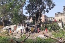 বস্তি উচ্ছেদের নোটিশ ধরাতে এসে বিপাকে রেলকর্মীরা, বস্তিবাসীদের সঙ্গে রুখে দাঁড়ালেন তৃণমূলের মন্ত্রী বস্তি উচ্ছেদের নোটিশ ধরাতে এসে বিপাকে রেলকর্মীরা, বস্তিবাসীদের সঙ্গে রুখে দাঁড়ালেন তৃণমূলের মন্ত্রী