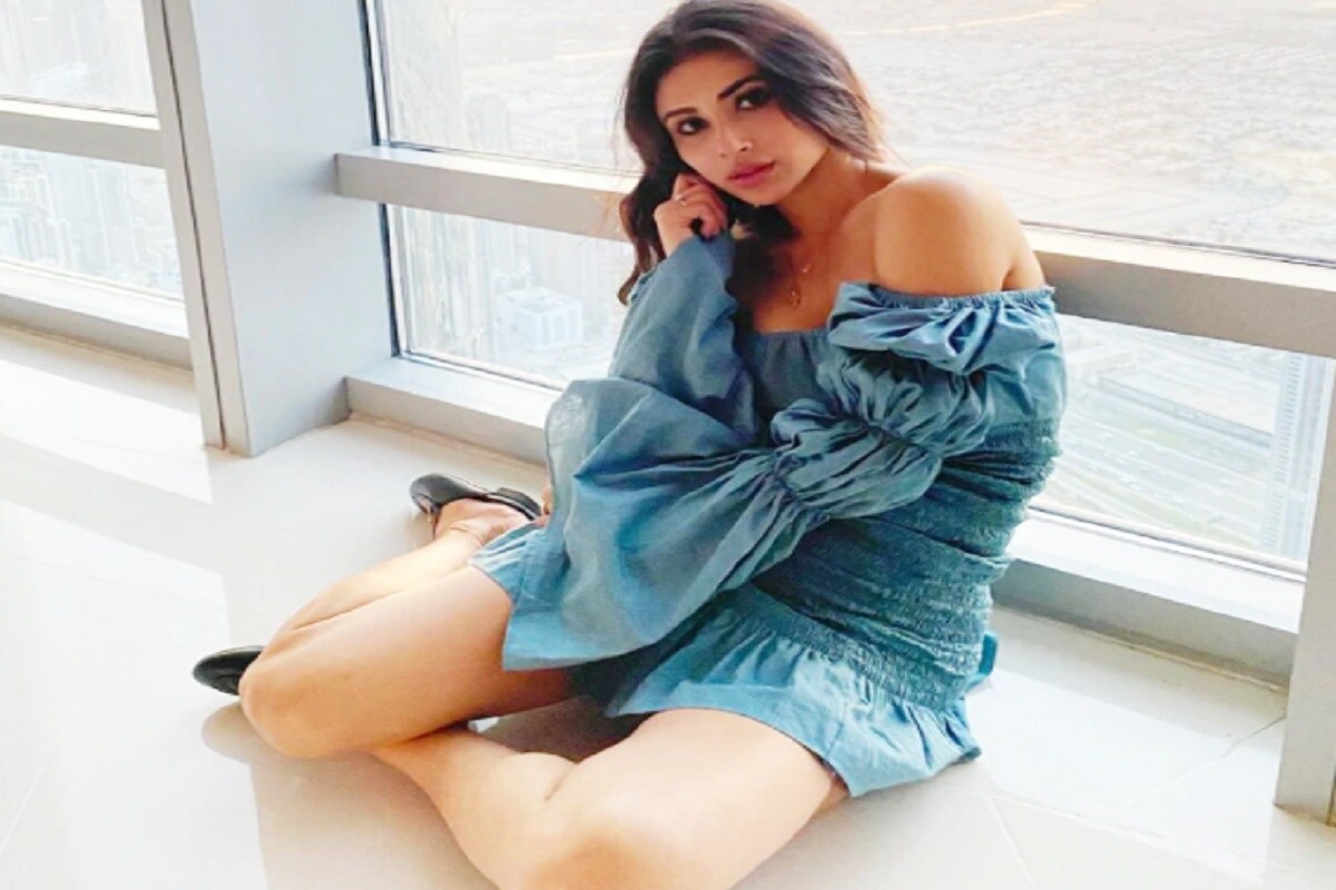 মৌনি রায় যে ছবি শেয়ার করেছেন তা সোশ্যাল মিডিয়া কাঁপিয়েছে ৷ ছবিতে আকাশী রঙের পোশাকে তাঁকে দেখতে পাওয়া গিয়েছে ৷ Instagram@imouniroy. মৌনি রায় যে ছবি শেয়ার করেছেন তা সোশ্যাল মিডিয়া কাঁপিয়েছে ৷ ছবিতে আকাশী রঙের পোশাকে তাঁকে দেখতে পাওয়া গিয়েছে ৷ Instagram@imouniroy.