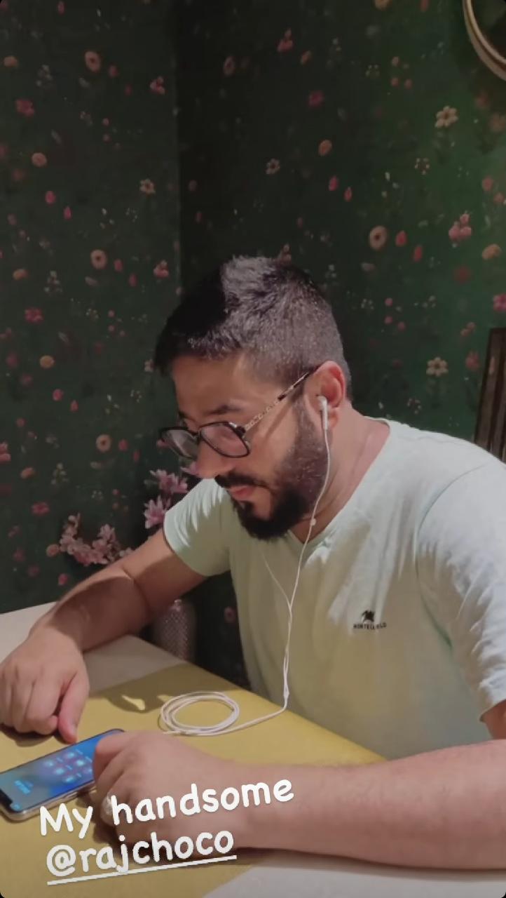 *ইউভানের জন্মের পর থেকে ছেলেকে বাদ দিয়ে শুভশ্রী বা রাজের কোনও ছবি সোশ্যাল মিডিয়ায় সেভাবে দেখা যায়নি বলাই যায়। বরং জন্মের পর থেকে ইউভানই চলে এসেছে আকর্ষণের কেন্দ্রবিন্দুতে। তাঁকে দেখার জন্যই অপেক্ষা করে থাকেন রাজ-শুভশ্রীর অনুরাগীরা। ছবি: ইনস্টাগ্রাম। *ইউভানের জন্মের পর থেকে ছেলেকে বাদ দিয়ে শুভশ্রী বা রাজের কোনও ছবি সোশ্যাল মিডিয়ায় সেভাবে দেখা যায়নি বলাই যায়। বরং জন্মের পর থেকে ইউভানই চলে এসেছে আকর্ষণের কেন্দ্রবিন্দুতে। তাঁকে দেখার জন্যই অপেক্ষা করে থাকেন রাজ-শুভশ্রীর অনুরাগীরা। ছবি: ইনস্টাগ্রাম।