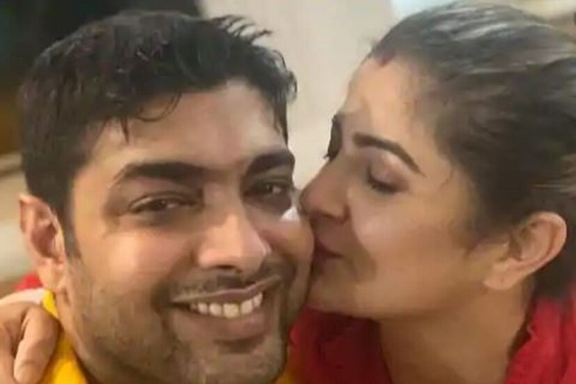 •নতুনভাবে পথ চলা শুরু করলেন অভিনেত্রী শ্রাবন্তী৷ তিনি অসম্ভব গ্ল্যামারাস, ভাল অভিনেত্রী৷ ছবিতেই তাঁর উপস্থিতি আলাদা মাত্রা যোগ করে৷ বাংলা ছবির সেরা নায়িকাদের মধ্যে তিনি অন্যতম৷ ইদানিং আবার ব্যক্তিগত জীবনের কারণে তিনি উঠে এসেছে শিরোনামে৷ তার মধ্যেই শ্রাবন্তীর বড় ঘোষণা, যা জন্য তিনি সোশ্যাল মিডিয়ায় চেয়ে নিলেন সকলের আশীর্বাদ ও শুভেচ্ছা৷ 