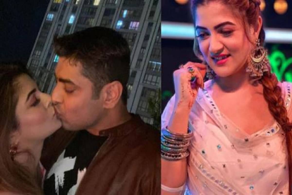 •আর তারপর রোশন সিংয়ের সঙ্গে আলাপ, প্রেম ও জমজমাট বিয়ের অনুষ্ঠান ৷ সবকিছু চলছিল ভালই, হঠাৎ দু’জনের মধ্যে কী এমন হল যে তাঁরা একে অপরকে ছেড়ে থাকতে শুরু করলেন, তা এখনও জানা যায়নি৷ •আর তারপর রোশন সিংয়ের সঙ্গে আলাপ, প্রেম ও জমজমাট বিয়ের অনুষ্ঠান ৷ সবকিছু চলছিল ভালই, হঠাৎ দু’জনের মধ্যে কী এমন হল যে তাঁরা একে অপরকে ছেড়ে থাকতে শুরু করলেন, তা এখনও জানা যায়নি৷