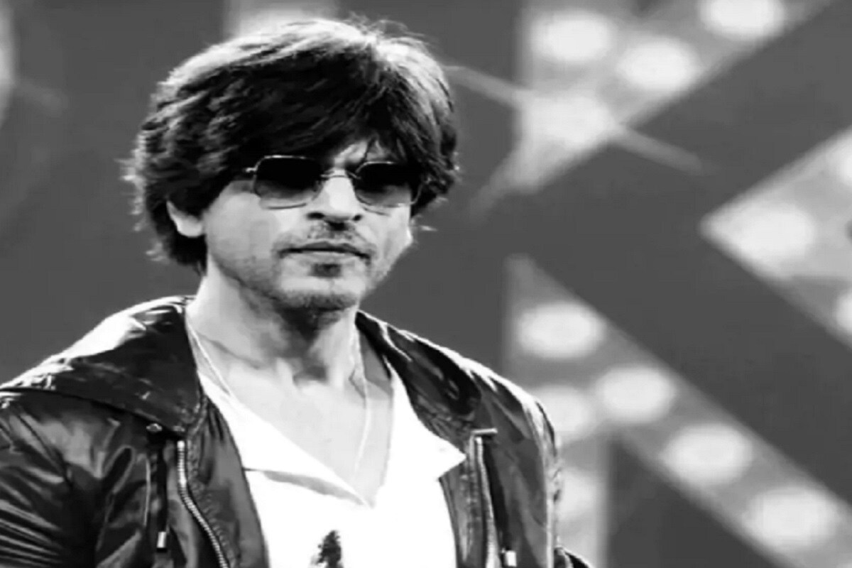 শাহরুখ খানের জীবনের মত মন্নতের কাহিনিও বেশ ফিল্মি ৷ ডিএনএ-র এক রিপোর্টের ভিত্তিতে জানতে পারা গিয়েছে ৷ একটি সময়ে হেরিটেজ ভিলা হিসাবে ধরা হত মন্নতকে ৷ যা আজ ৬ তলার এক রাজ প্রাসাদের মত ৷ একই সঙ্গে এই জায়গায় নাম বেশ কয়েকবার বদলে গিয়েছে ৷ কখনও এর নাম ভিলা বিয়না ছিল এরপর জন্নত হয় পরবর্তীকালে শাহরুখ খান এই ইমারতের নাম দেন মন্নত ৷ @iamsrk/Instagram. শাহরুখ খানের জীবনের মত মন্নতের কাহিনিও বেশ ফিল্মি ৷ ডিএনএ-র এক রিপোর্টের ভিত্তিতে জানতে পারা গিয়েছে ৷ একটি সময়ে হেরিটেজ ভিলা হিসাবে ধরা হত মন্নতকে ৷ যা আজ ৬ তলার এক রাজ প্রাসাদের মত ৷ একই সঙ্গে এই জায়গায় নাম বেশ কয়েকবার বদলে গিয়েছে ৷ কখনও এর নাম ভিলা বিয়না ছিল এরপর জন্নত হয় পরবর্তীকালে শাহরুখ খান এই ইমারতের নাম দেন মন্নত ৷ @iamsrk/Instagram.