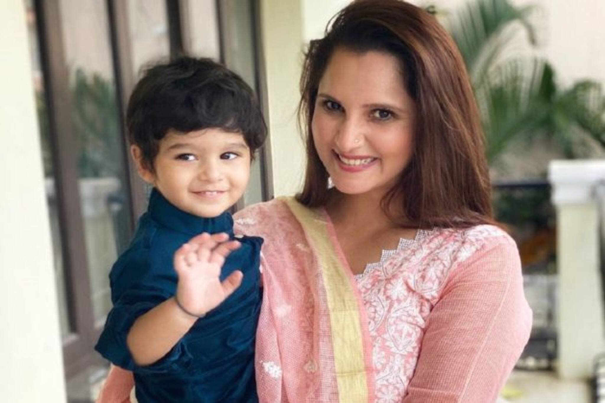 ছোট্ট ইজহানকে ট্রাফিক লাইট শেখাচ্ছেন সানিয়া, ভিডিও মন জয় করে নেবে!