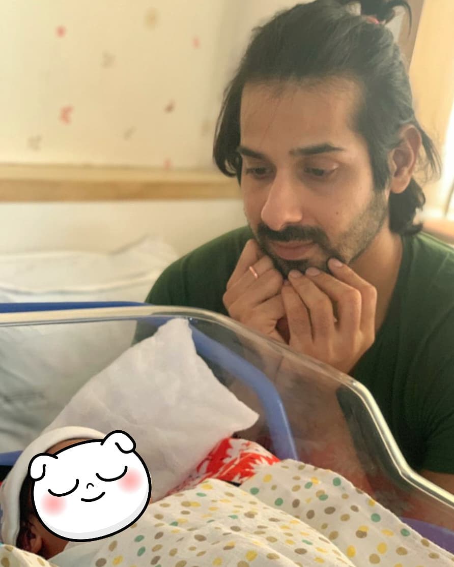 *কৃষ্ণ আর শিবের মিশেলে ‘কৃশিব’ নাম রেখেছেন ছেলের। ক্যাপশনে সেই কথা উল্লেখ করে পূজা লেখেন, ‘‘হরে কৃষ্ণ। ওঁ নমঃ শিবায়। আপনাদের মুখোমুখি আমাদের ছেলে কৃশিব।’’ ছবি: ইনস্টাগ্রাম। *কৃষ্ণ আর শিবের মিশেলে ‘কৃশিব’ নাম রেখেছেন ছেলের। ক্যাপশনে সেই কথা উল্লেখ করে পূজা লেখেন, ‘‘হরে কৃষ্ণ। ওঁ নমঃ শিবায়। আপনাদের মুখোমুখি আমাদের ছেলে কৃশিব।’’ ছবি: ইনস্টাগ্রাম।