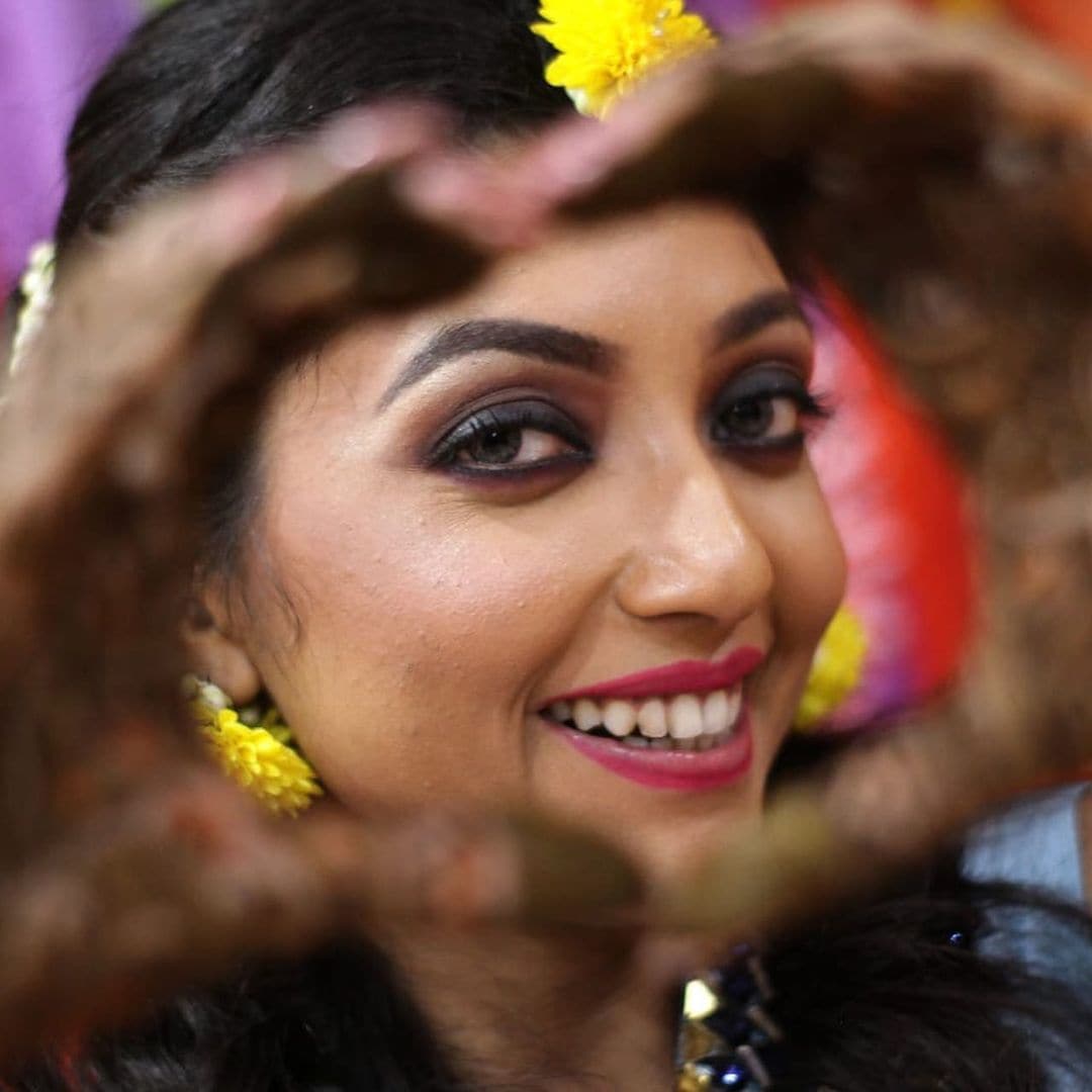 • আগামিকাল বসবে হাই-প্রোফাইল এই বিয়ের আসর । বিয়ের কনে এখন একটু একটু করে সেজে উঠছেন বিয়ের সাজে । আজই ছিল মেহন্দি অনুষ্ঠান । • আগামিকাল বসবে হাই-প্রোফাইল এই বিয়ের আসর । বিয়ের কনে এখন একটু একটু করে সেজে উঠছেন বিয়ের সাজে । আজই ছিল মেহন্দি অনুষ্ঠান ।