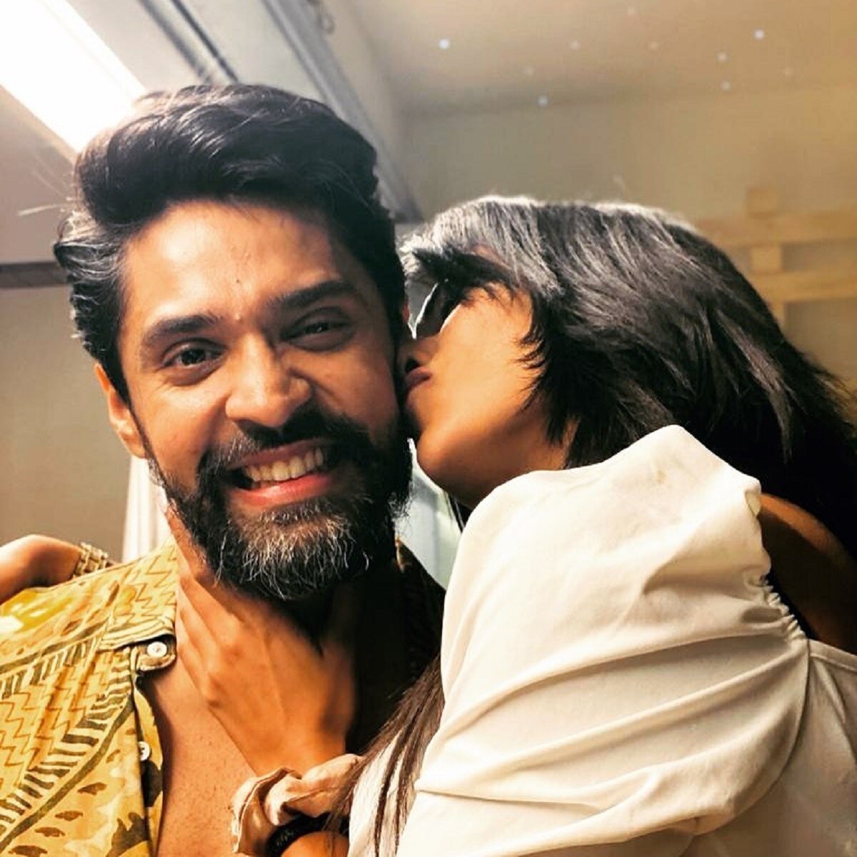 •স্বামী গৌরবকে পাশে রেখে নতুন পরিবারের সঙ্গে ছবি পোস্ট করে তিনি লিখেছেন, দা বেস্ট৷ অর্থাৎ সেরা পরিবার৷ •স্বামী গৌরবকে পাশে রেখে নতুন পরিবারের সঙ্গে ছবি পোস্ট করে তিনি লিখেছেন, দা বেস্ট৷ অর্থাৎ সেরা পরিবার৷