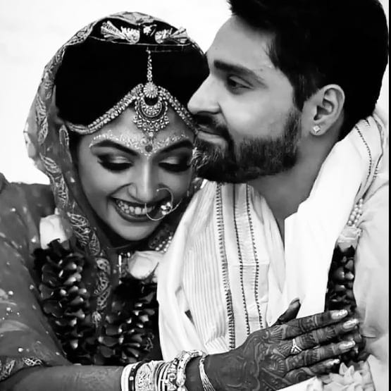 • নজর কেড়েছিল রানিমা অর্থাৎ দিতিপ্রিয়া রায়ের মারকাটারি লুক । পর্দায় তিনি বয়স্ক বিধবা রানিমা হলে কী হবে, দিতিপ্রিয়া এখন সবে কলেজ ছাত্রী । পর্দার জামাই মথুরের ওরফে গৌরবের থেকে তিনি অনেকটাই ছোট । ছবি-ইনস্টাগ্রাম । • নজর কেড়েছিল রানিমা অর্থাৎ দিতিপ্রিয়া রায়ের মারকাটারি লুক । পর্দায় তিনি বয়স্ক বিধবা রানিমা হলে কী হবে, দিতিপ্রিয়া এখন সবে কলেজ ছাত্রী । পর্দার জামাই মথুরের ওরফে গৌরবের থেকে তিনি অনেকটাই ছোট । ছবি-ইনস্টাগ্রাম ।