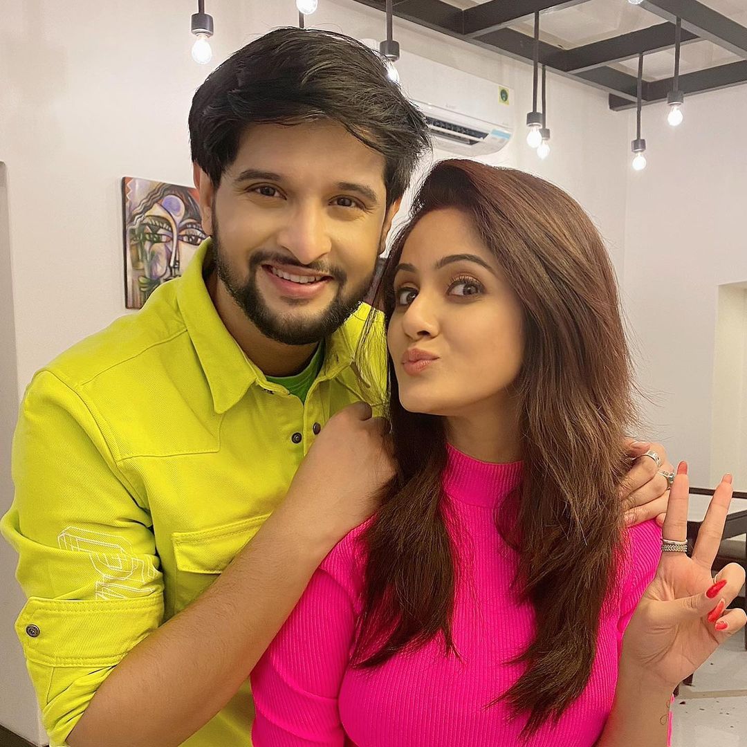 *নীল-তৃণার সঙ্গীতে ‘খড়কুটো’ ও ‘কৃষ্ণকলি’ টিমের পারফরম্যান্স থাকার কথা। ফলে তার জন্য জোরকদমে চলছে জোরকদমে। বলিউডি গানে রুফটপ লাউঞ্জে হবে সঙ্গীত। ছবি: ইনস্টাগ্রাম। *নীল-তৃণার সঙ্গীতে ‘খড়কুটো’ ও ‘কৃষ্ণকলি’ টিমের পারফরম্যান্স থাকার কথা। ফলে তার জন্য জোরকদমে চলছে জোরকদমে। বলিউডি গানে রুফটপ লাউঞ্জে হবে সঙ্গীত। ছবি: ইনস্টাগ্রাম।