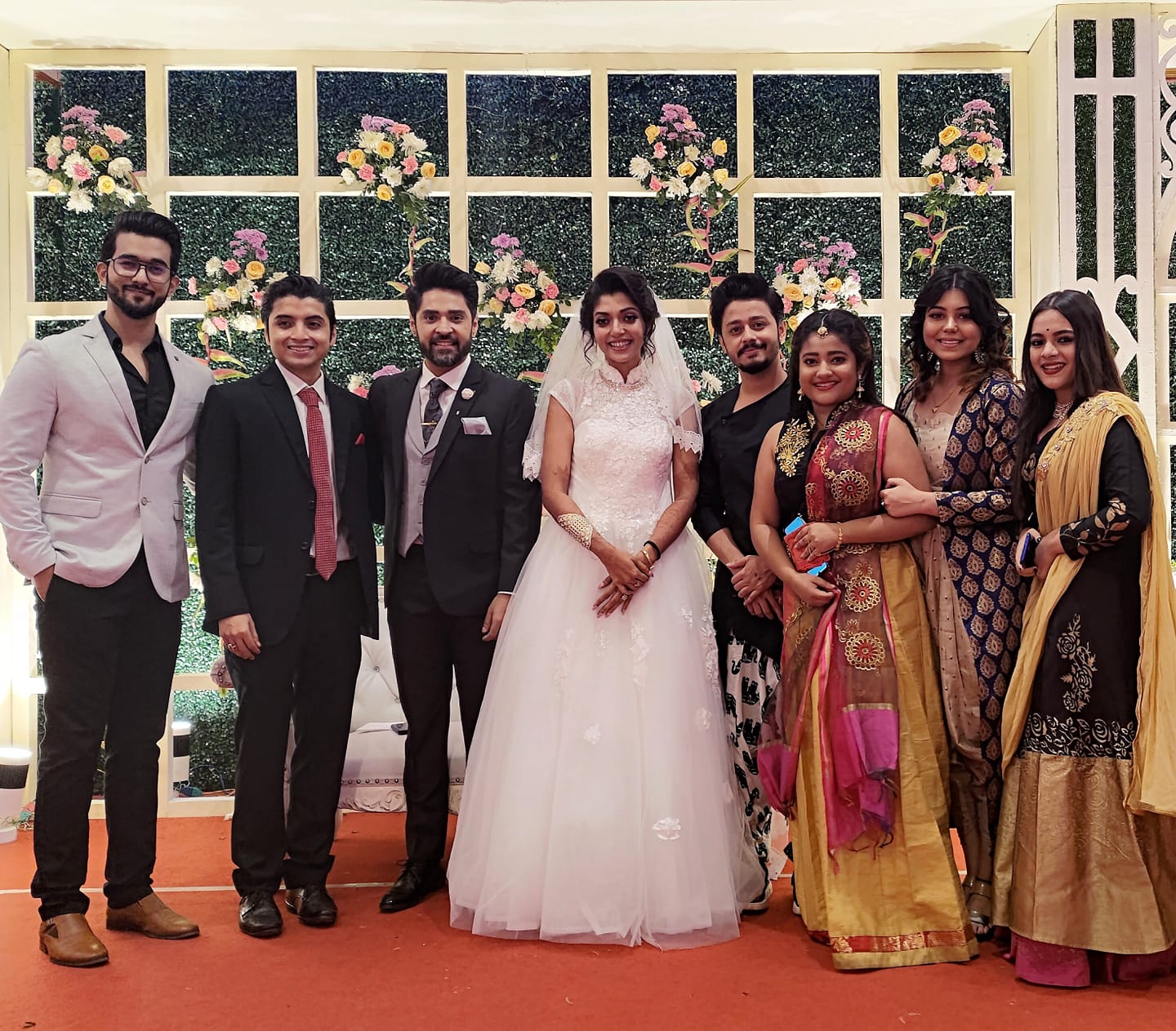 • সঙ্গে অবশ্যই উপস্থিত ছিল ‘রানি রাসমণী’র গোটা টিম । এই ধারাবাহিকে রানিমা’র জামাই মথুরবাবুর চরিত্রে বহুদিন ধরেই অভিনয় করছেন গৌরব । তাই খুব স্বাভাবিকভাবেই রাসমণীর গোটা ইউনিটকেই দেখা গিয়েছে সেখানে । ছবি-ইনস্টাগ্রাম । • সঙ্গে অবশ্যই উপস্থিত ছিল ‘রানি রাসমণী’র গোটা টিম । এই ধারাবাহিকে রানিমা’র জামাই মথুরবাবুর চরিত্রে বহুদিন ধরেই অভিনয় করছেন গৌরব । তাই খুব স্বাভাবিকভাবেই রাসমণীর গোটা ইউনিটকেই দেখা গিয়েছে সেখানে । ছবি-ইনস্টাগ্রাম ।
