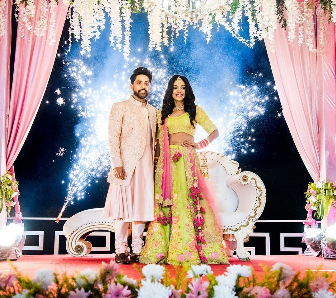 *এ দিনের পার্টিতে উপস্থিত ছিলেন টলিপাড়ার চেনা মুখরা। গায়ক সুরজিৎ চট্টোপাধ্যায়, অভিনেত্রী কনীনিকা বন্দ্যোপাধ্যায়, মানালি দে, অভিমন্যু মুখোপাধ্যায়, পরিচালক কৌশিক গঙ্গোপাধ্যায়, নৃত্যশিল্পী অলকানন্দা রায়, অভিনেত্রী দিতিপ্রিয়া, সন্দীপ্তা সেন, অভিনেতা রাহুল, ভাস্বর, অভিনেত্রী তথা দেবলীনার হবু 'জা' ত্বরিতা চট্টোপাধ্যায়-সহ আরও বহু পরিচিত মুখ। ছবি: ইনস্টাগ্রাম। *এ দিনের পার্টিতে উপস্থিত ছিলেন টলিপাড়ার চেনা মুখরা। গায়ক সুরজিৎ চট্টোপাধ্যায়, অভিনেত্রী কনীনিকা বন্দ্যোপাধ্যায়, মানালি দে, অভিমন্যু মুখোপাধ্যায়, পরিচালক কৌশিক গঙ্গোপাধ্যায়, নৃত্যশিল্পী অলকানন্দা রায়, অভিনেত্রী দিতিপ্রিয়া, সন্দীপ্তা সেন, অভিনেতা রাহুল, ভাস্বর, অভিনেত্রী তথা দেবলীনার হবু 'জা' ত্বরিতা চট্টোপাধ্যায়-সহ আরও বহু পরিচিত মুখ। ছবি: ইনস্টাগ্রাম।