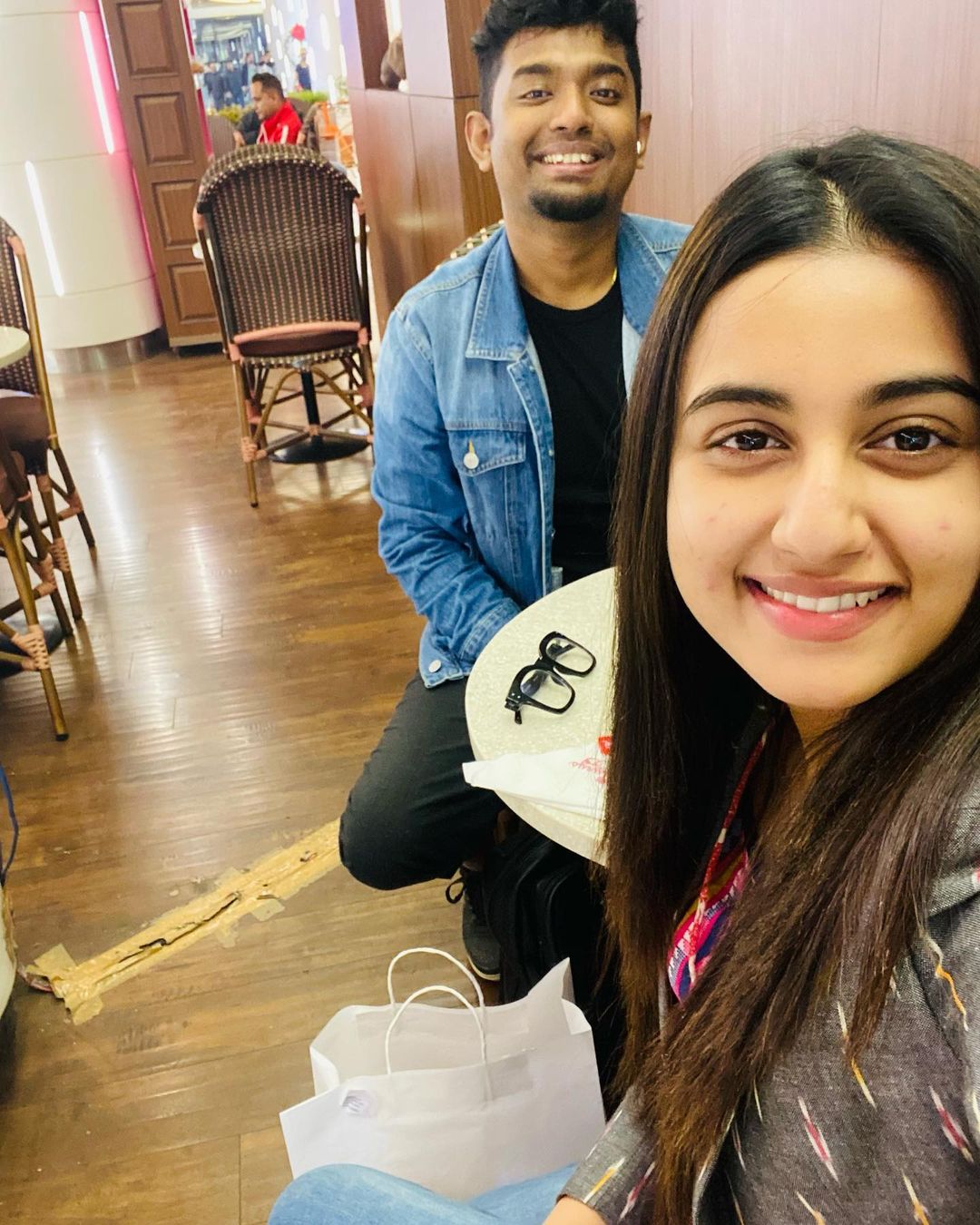 • স্বস্তিকা বা শোভন কেউই অবশ্য এখনও শিকার করছেন না নতুন এই সম্পর্কের কথা । তবে তাঁদের সোশ্যাল মিডিয়া ফলো করলে বেশ বোঝা যাচ্ছে এই শীতের শহরে সম্পর্কের উষ্ণতা খানিক বেড়েছে বইকি । ছবি-ইনস্টাগ্রাম । • স্বস্তিকা বা শোভন কেউই অবশ্য এখনও শিকার করছেন না নতুন এই সম্পর্কের কথা । তবে তাঁদের সোশ্যাল মিডিয়া ফলো করলে বেশ বোঝা যাচ্ছে এই শীতের শহরে সম্পর্কের উষ্ণতা খানিক বেড়েছে বইকি । ছবি-ইনস্টাগ্রাম ।