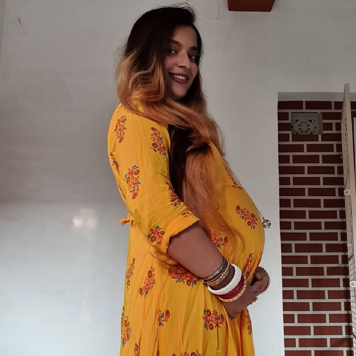 ভালোবেসে বিয়ে। সংসার চলছিল সুখেই। এবার আরও এক সুখবর আসতে চলেছে তাঁদের জীবনে। শীঘ্রই মা হতে চলেছেন মধুবনী। photo source Instagram ভালোবেসে বিয়ে। সংসার চলছিল সুখেই। এবার আরও এক সুখবর আসতে চলেছে তাঁদের জীবনে। শীঘ্রই মা হতে চলেছেন মধুবনী। photo source Instagram