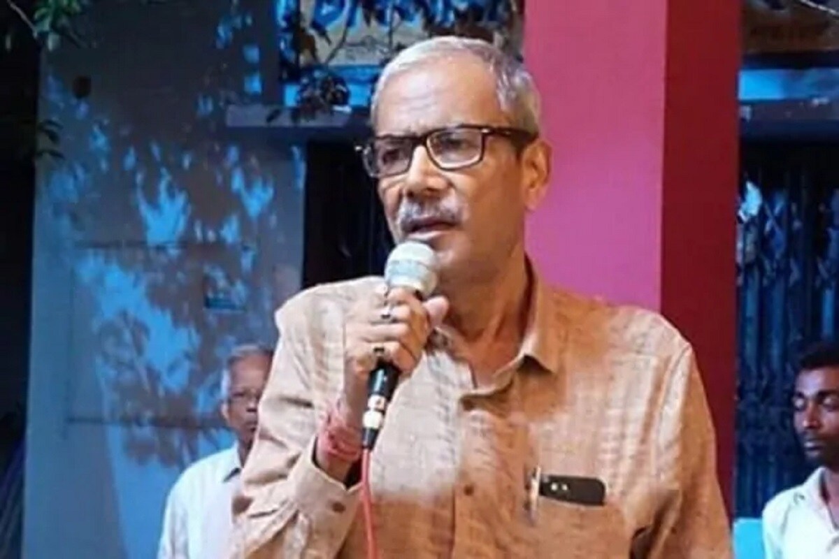 ২০১৯ -এর শেষাশেষি বেসুরো বাজতে শুরু করেছেন বহু নেতাই। দলত্যাগী শুভেন্দু বা শীলভদ্র দত্তদের বাদ দিলেও দলের অন্দরেও ক্ষোভ পুষে রাখা মুখেরও অভাব নেই। তারা দলে থাকবেন, নাকি চলে যাবেন, কোনও শর্তে চিড়ে ভিজবে, এই নিয়ে ঐক্যমতে আসাই তৃণমূলের চ্যালেঞ্জ। ২০১৯ -এর শেষাশেষি বেসুরো বাজতে শুরু করেছেন বহু নেতাই। দলত্যাগী শুভেন্দু বা শীলভদ্র দত্তদের বাদ দিলেও দলের অন্দরেও ক্ষোভ পুষে রাখা মুখেরও অভাব নেই। তারা দলে থাকবেন, নাকি চলে যাবেন, কোনও শর্তে চিড়ে ভিজবে, এই নিয়ে ঐক্যমতে আসাই তৃণমূলের চ্যালেঞ্জ।