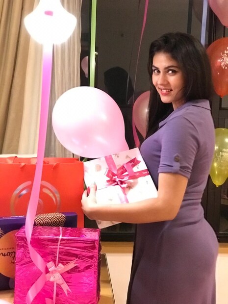 ভাষাটা একেবারেই আলাদা। তবে সব বাঁধা কাটিয়ে চুটিয়ে শ্যুটিং করছেন তিনি। 