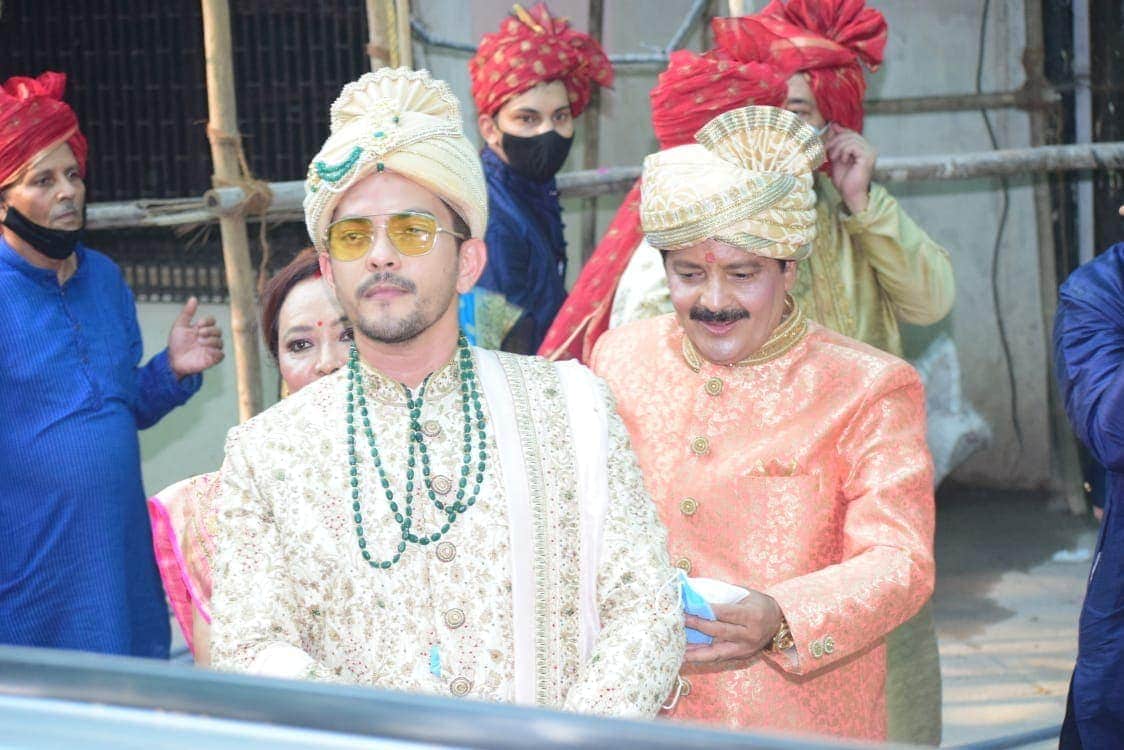 বর অত্যন্ত অধীর আগ্রহে বসে আছেন ৷ হবু স্ত্রী শ্বেতা আগরওয়ালকে একটু দেখার অপেক্ষায় অপেক্ষা করছেন ৷ ছবি সৌজন্যে বিরল ভয়ানি ৷ বর অত্যন্ত অধীর আগ্রহে বসে আছেন ৷ হবু স্ত্রী শ্বেতা আগরওয়ালকে একটু দেখার অপেক্ষায় অপেক্ষা করছেন ৷ ছবি সৌজন্যে বিরল ভয়ানি ৷
